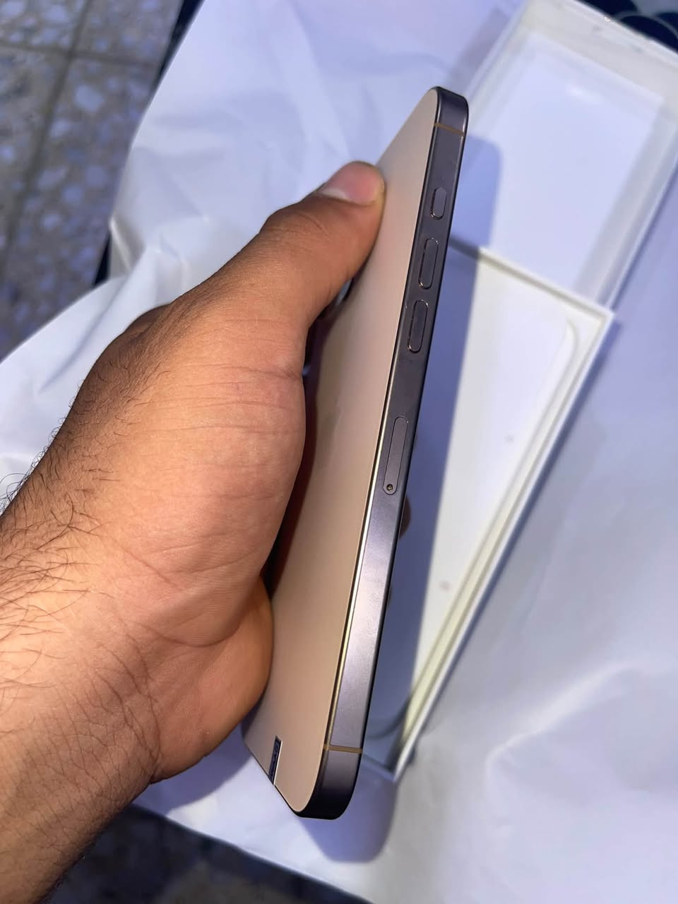 السلام عليكم هذا ايفون 16ابرو ماكس هستوني اشتريته قصد اخذته ابمليون او 895 او محتاج فلوس اريد ابيعه الجديد مالته اب مليون او 400عاملت عليه اجيت ابيعه ال اهل المحلات انطوني بي 1250 اني اريد افيدكم تعالو اخذو اب 1300 بطاريه 91 نموذج ام عربي جهاز ايخبل والله مكفول من الشخط هاي صورهه هذا رقمي ***********
