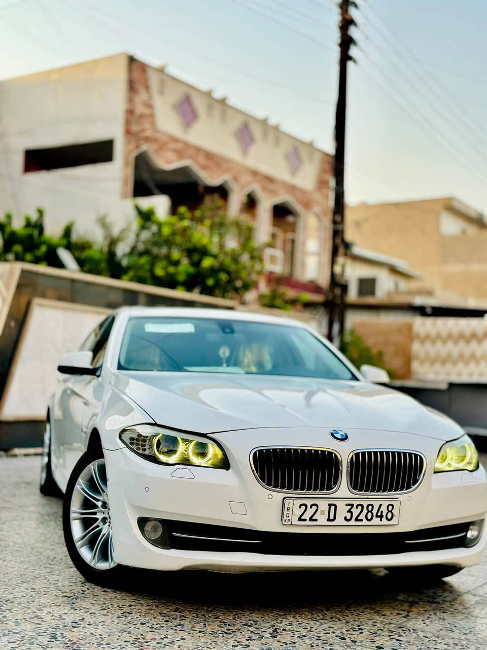 سلام عليكم للبيع 528. F10 2012خليجي عروش فول مواصفات مكفولة كفالة عامه عده شكم رصعه موضحة بالبنيد سيارة مابيها نقص برغي واحد صفر مسج ماشية 166 الف 
سيارة صدر خير من الله تخم تاير البارحة شديتة جديدة 
مواصفات
فتحة 
4 كامرات محيطية
حساسات امامي خلفي
خمس بردات
اوتو هولد 
اوتو ستار
كشنات جلد 
كشنات كهرباء
تبريد قطعتين
شاشة مع بلوتوث  اوكس 
مري شفط
جام 4 اوتو 
لايتات زنون ديناميكي متحرك
سستم صوت
ماوس تحكمات
اربع انظمة قيادة 
ايكو. نورمل. سبورت. سبورت برو 👿
سيارة جديدة جدا ومن انظف السيارات بموديلها سيارة مال جناي
سياره عارضها ب 165 وبيها مجال بسيط مكاني بغداد المنصور 
***********
