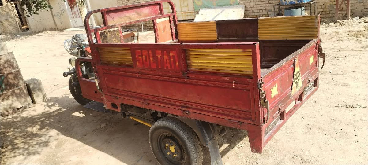 ستوته اللبيع صلطان مديل ١٧ ستوته جاهزه ونضيفه مال جناي وشراي يتصل مكاني عماره حي رحمه *********** وسعر مليون وتسعميه وبيه مجال ولمو شراي ويدور عمله لايخابر شلع رحمه لوالديكم
