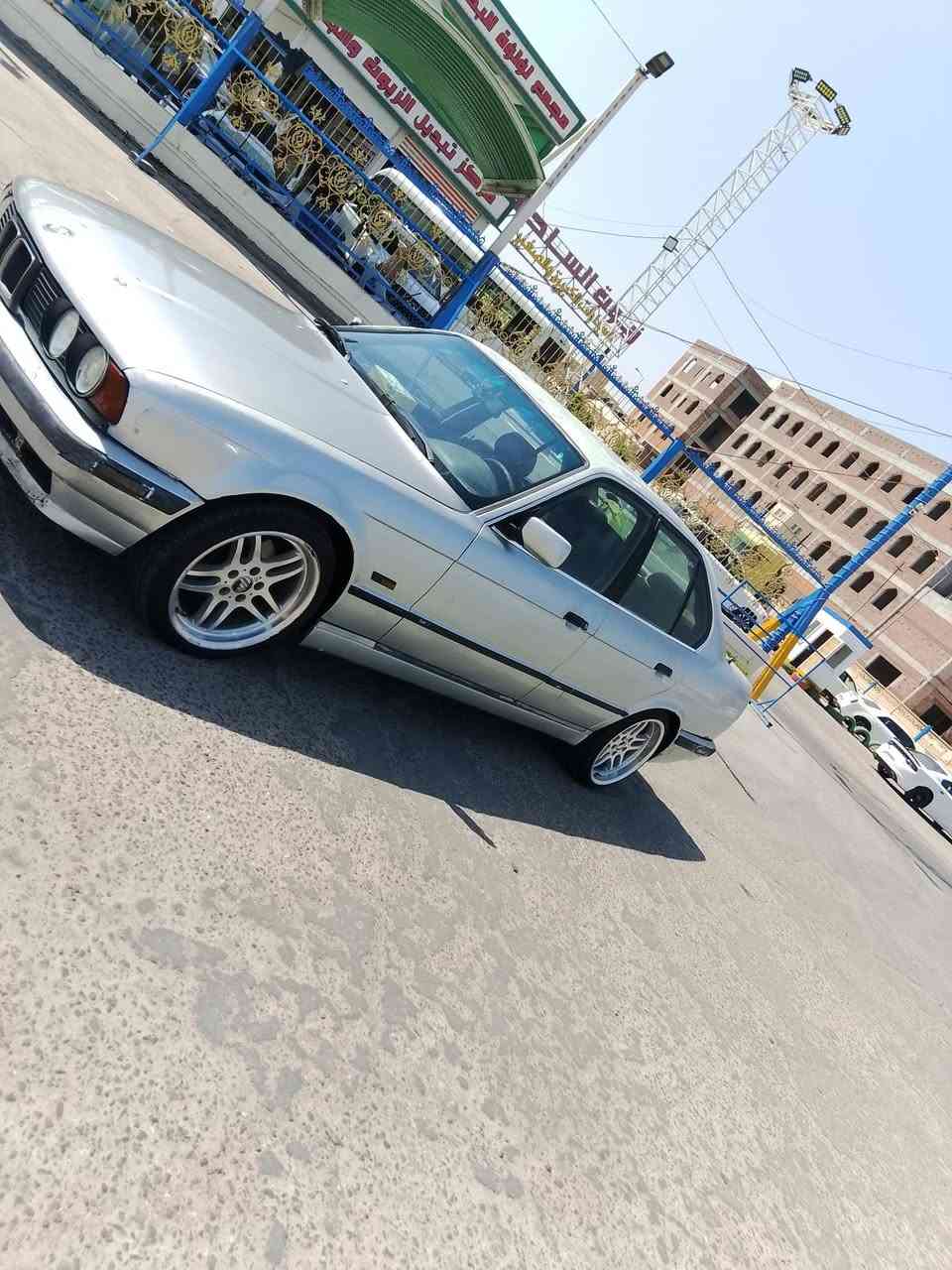 السلام عليكم للبيع بي ام525موديل94رقم نكليزي تحويل ثاني يوم محرك مسكر فإنوس كير أوتو دبل ايرباك دبل جكمجه دواخل جلد غرفه جديده  محرك بي بخار حداديه جديده طخم تاير مكفوله من الضربه السعر 32 مكاني بصره زبير ***********
