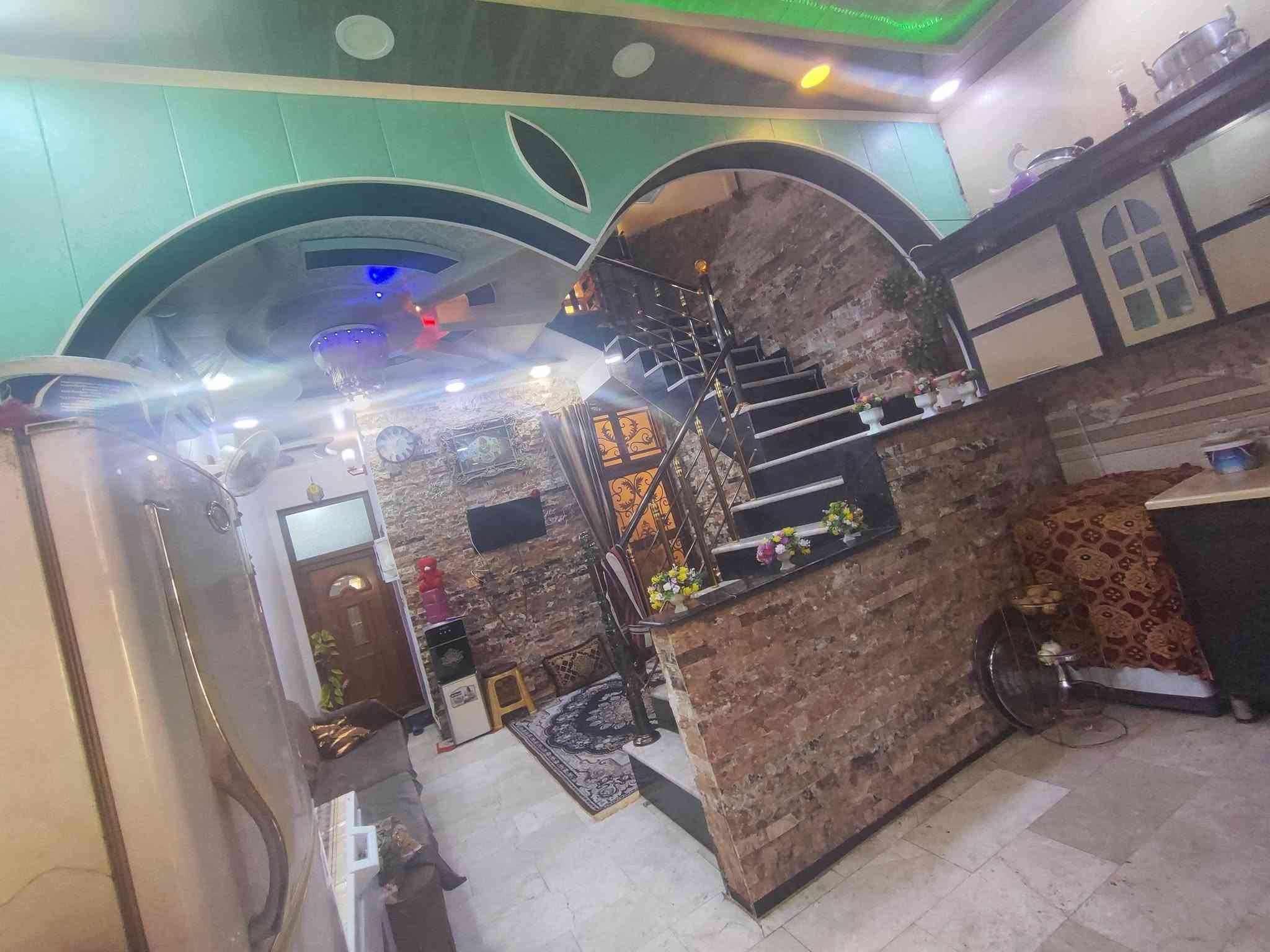 سلام عليكم عندي بيت للبيع 100م طابق وحد  بل نجف بحي العسكري كبل بشارع 15بناء حديث لبيت صب ماعيز اي شي تفاصيل انتصال عله رقم هاتف ***********سعره 90 بي مجال
