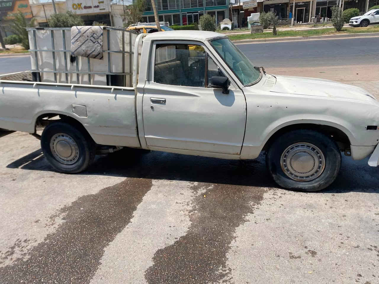 السلام عليكم بيكب نيسان داتسن 1979 للبيع المكان بغداد حي الخضراء سياره تقريبا متروكه  محرك ممتاز كير ممتاز اكسل ممتاز تيرات تخم جديد صدره نص ونص تحتاج راديتر ماء وبريك 3 دوسات يله توكف وتحتاج مروحه والسلام عليكم السعر المطلوب 20 ورقه وشرط التحويل رقم الهاتف *********** ابو غسان بيع أو مراوس
