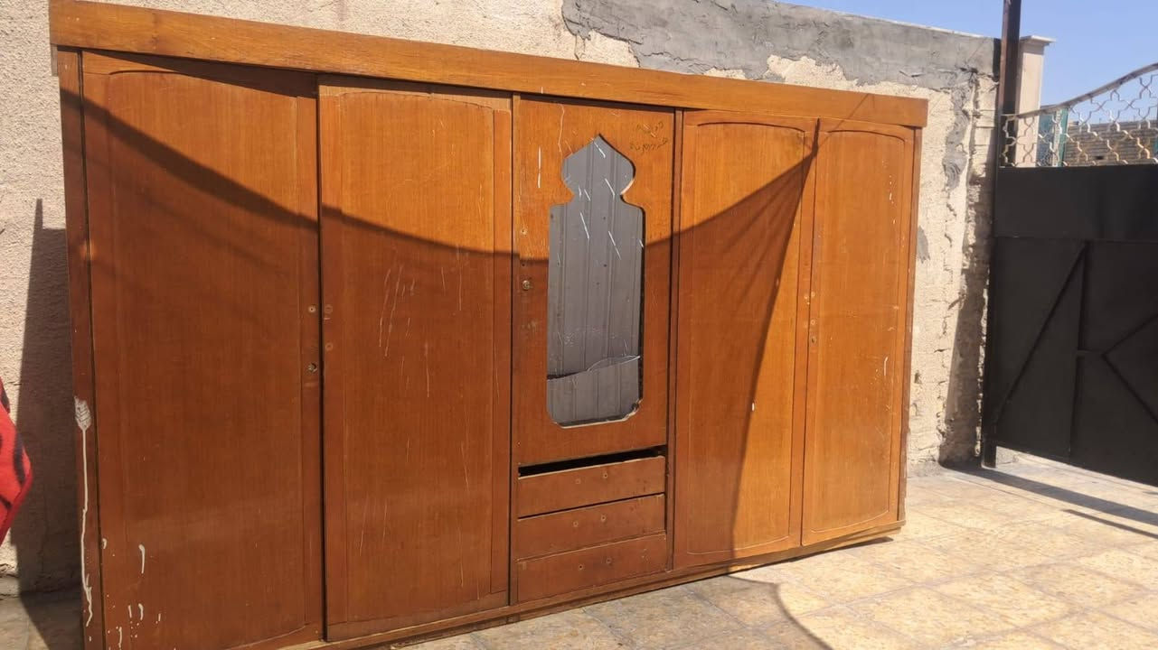 السلام عليك كنتور صاج ٥ ابواب السعر 100000
كنتور صاح  بابين 75000
وبيها مجال اتصل وتدلل 

***********
