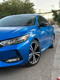 Nisaan sentra SR2023 Blue metalli 1-فتحة سقف 2-نقط عمياء 3-رادار أمامي...