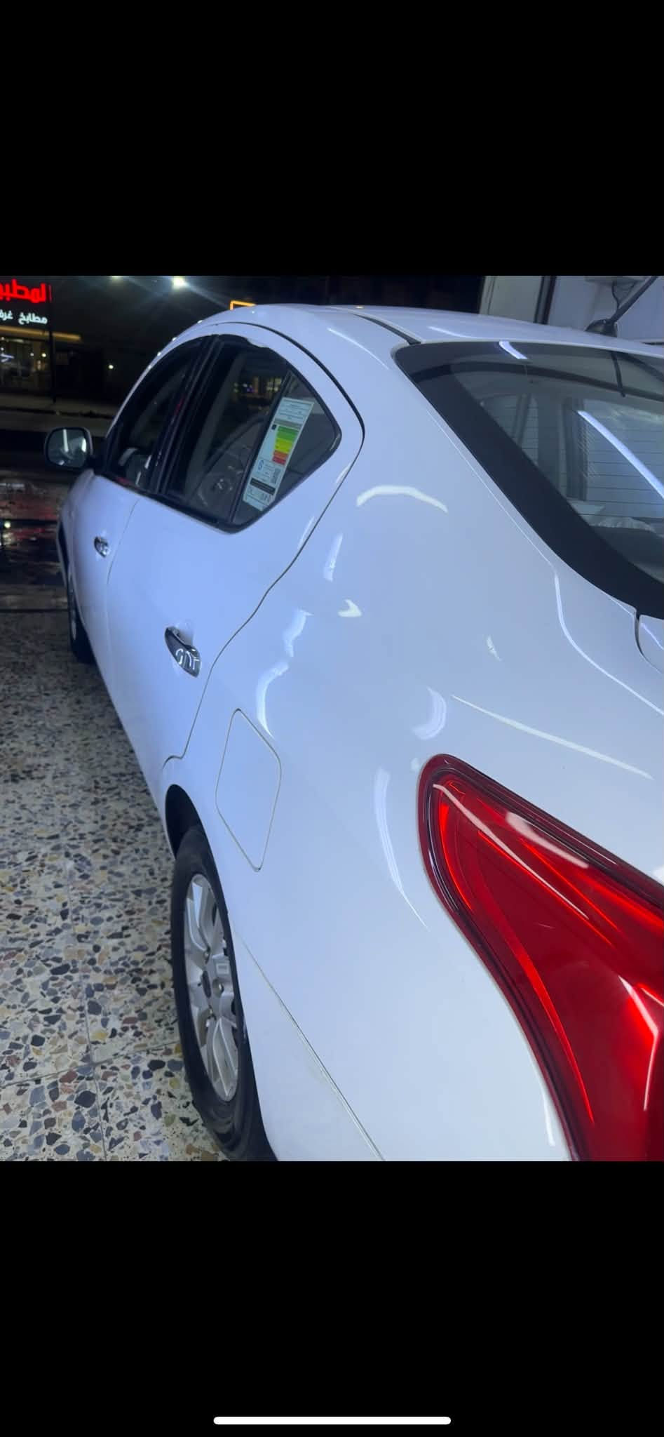 السلام عليكم 
نيسان سني هندي 2019 البليتة الزركه 
السياره نفس مموضح بل صوره يدات من حساس خلفي رقم جديد سنويه جديده سياره ماشيه 107km لا مشتغله تكسي ولا شي 
العنوان:بغداد/البلديات
سعر البيع:97 بيهه مجال حك الجية
للتفاصيل:
رقم الهاتف: ***********
