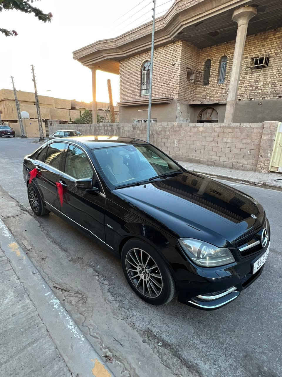 السلام عليكم
مارسدس سي كلاس 2012
‏w204 خليجي وكالة اربيل هزة سنوية براد جديد باسمي
تو ويل مكينة اربعة سلندر تيربو صفر مسج
بردة الخلفية كهرباء ماوس 
حساسات امامي خلفي لايتات زنون داينمك متحرك بكلايت لد  
ماشية 210 الف كيلومتر
بيها طخة باب الشارع بلهلال جاملغ الخلفي جهة السائق وراشين الباب والجاملغ السونار مرفق
السعر 120 ورقة وبيها مجال 
***********
