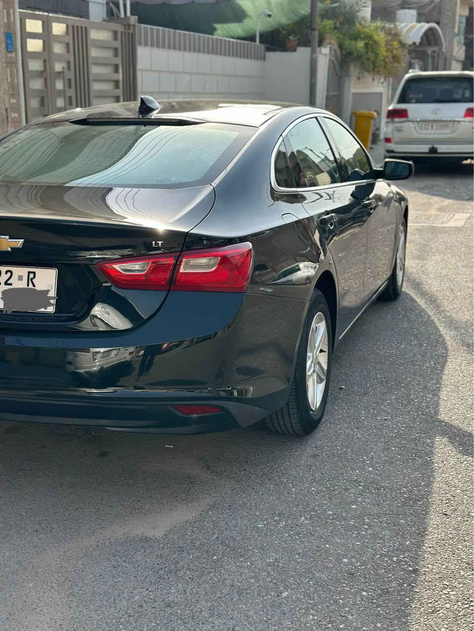 بيع مستعجل 
شيفروليه ماليبو موديل 2023 LT فول مواصفات عدا الفتحة السيارة كير محرك حداديه طخم تاير كله جديد رقم اربيل باسم شركة تريد تحويل تريد وكالة بصمة تشغيل عن بعد التبريد خير من الله حادثه من امريكا الجاملغ جهت السايق مثل ما موضح بالصورة بدون ايرباك بدون دواخل ابد وهنا بالعراق صاير بيه حادث الباب خلف السكن مطخوخ معدل ومصبوغ والجاملغ نفس الجه مسحوب كارت السيارة بدون اير باك بجم كبس سعره ب 115 وبيه مجال بسيط مكاني البصرة 
للاستفسار اكثر *********** البصرة, العراق
