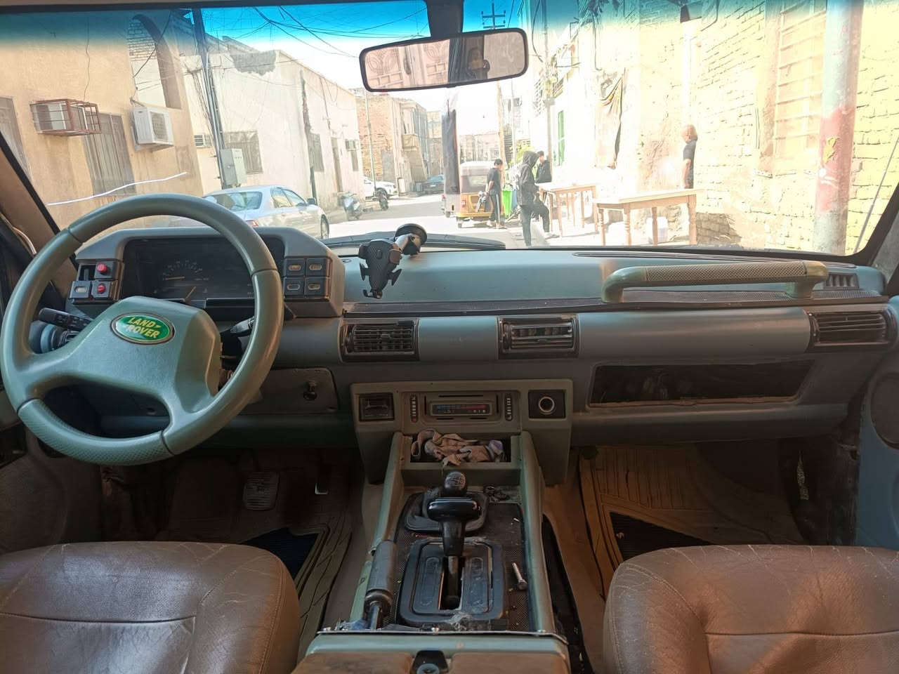 دسكفري مديل 92 للبيع مكينه وكير قوايش لوكير جديد داخل كشنات جدد يرادله ترتيب السياره سعره 28 وبيه مجال بسيط *********** مكان السياره العماره

