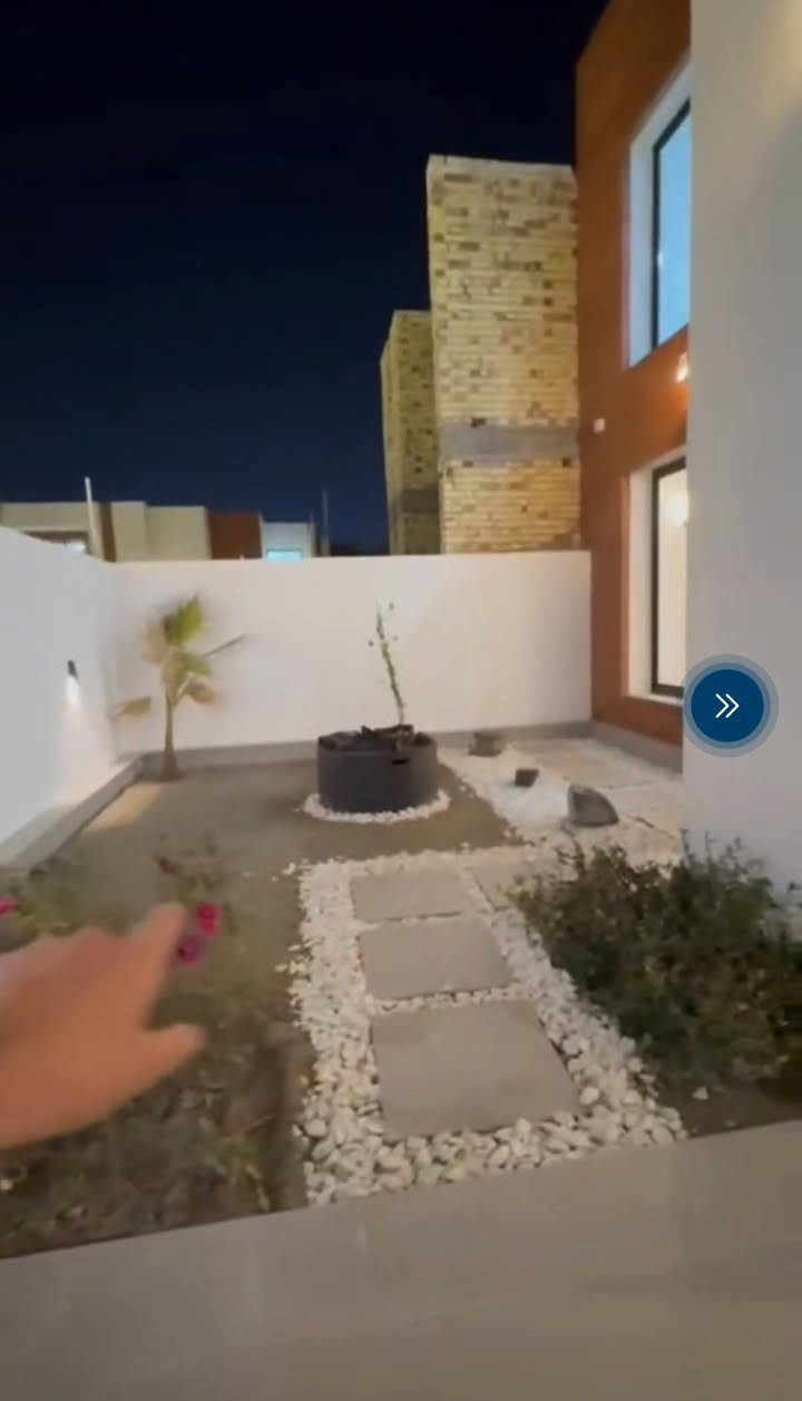 المدينه الملكية • ٢٠٠م طابقين • ٣ غرف