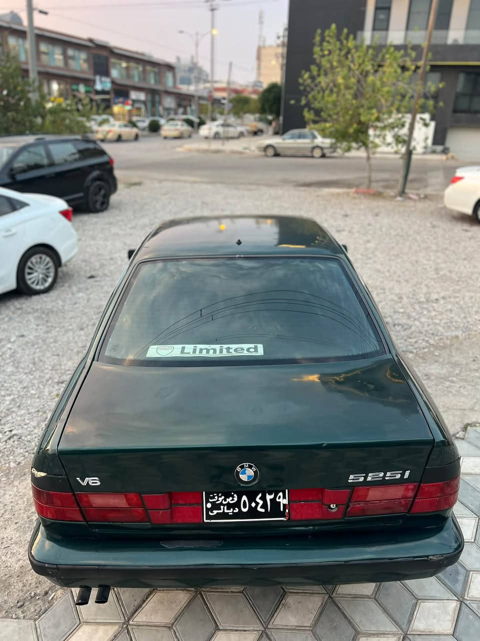 BMW 525 كەپس گێڕ عادی
مۆدێل ١٩٩٣ 
٤ تایەی لۆك لۆكی لەسەرە 
گێڕی بەشەرت ئەكسل بەشەرت 
مەكینەی تۆزێ سەوتی تیایە 
كارەبای كامل ئیش ئەكات
تەبریدە 
سەنەوی لەگەڵە 
شوێن سلێمانی 
سعری ١٩$مەجالێكی برایانەی تیایە 
***********
شوێن سلێمانی

