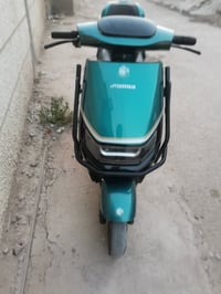 شحن • تشغيل عن بعد • ٧ بطاريات