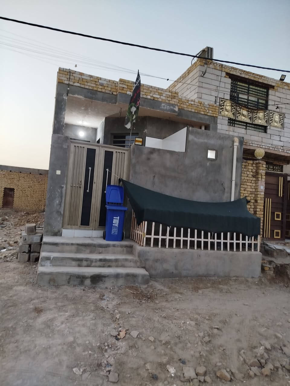 السلام عليكم بيت للبيع حي الصحه 
مساحه 100 طولاني البيت كامل من كلشي رقم العقار13677
***********
