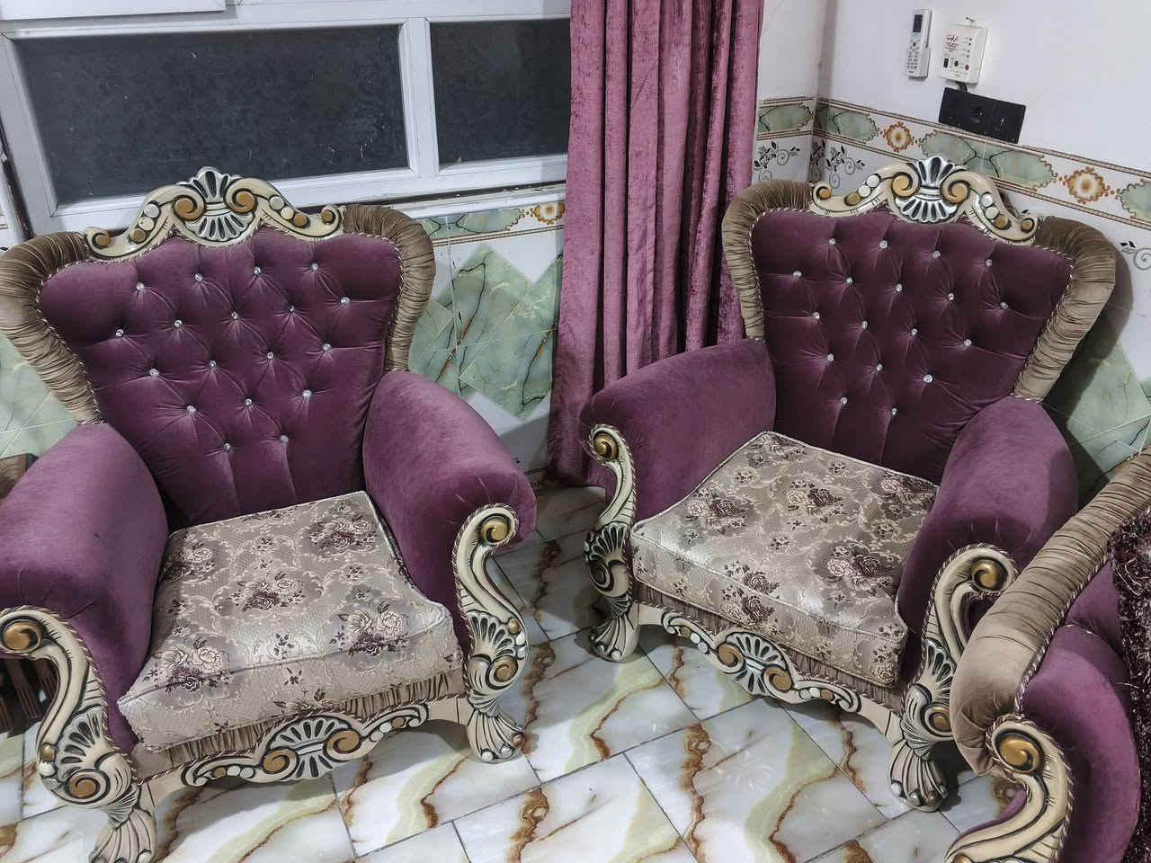 ١٠ مقاعد • جديد • متعوب عليه