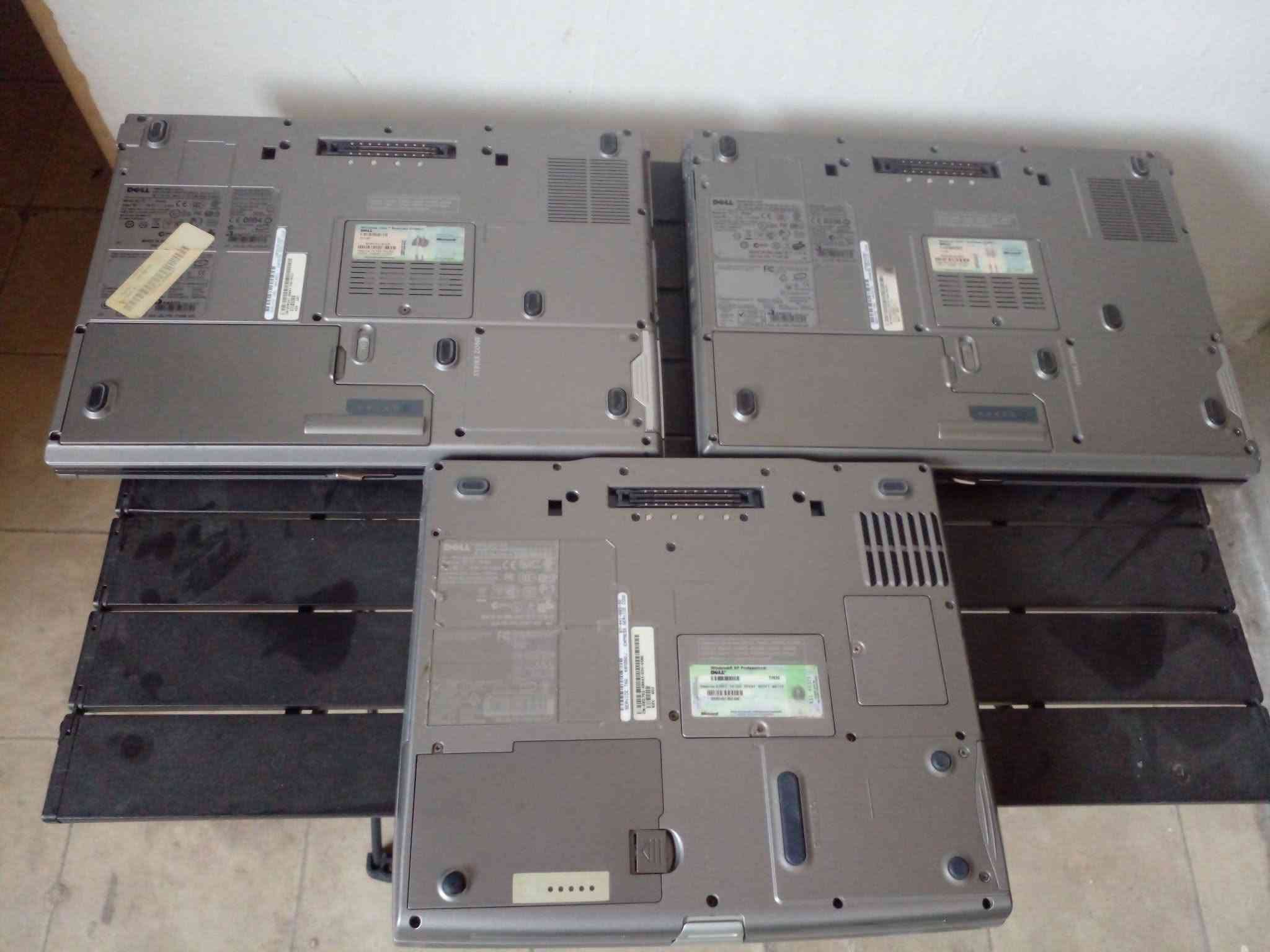 للبيع لابتوبات dell  عدد 3  شغالات بشكل جيد
لابتوب dell d830    عدد 2
معالج core 2  duo
رام      2G
 هارد 250G HDD
حجم شاشة 15.6
حالة البطارية واحدة جيدة والثانية تالفة
 لاببتوب   dell d610
 معالج بنتيوم 
رام   1G
هارد   40G HDD
حجم الشاشة   14
حالة البطارية تالفة  
لابتوبات تباع  مع شاحنة واحدة  سعر الكل  110 الف 
لايوجد توصيل  مكان بغداد شارع فلسطين ***********
