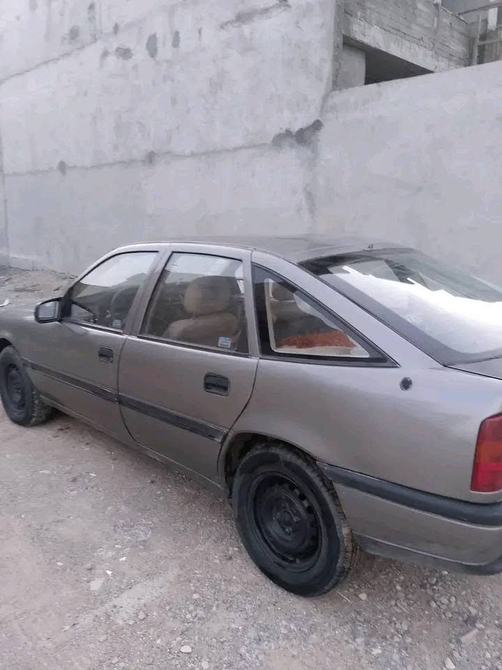 فكترا 18 كير اوتو موديل 91 سعر 30 ورق وبي مجال الاتصال برقم ***********
بي دفتر بنزين
