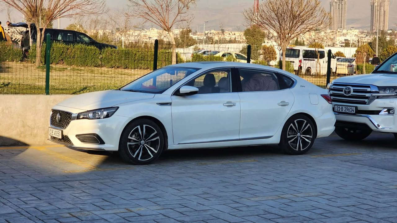 🚗 للبيع MG6 موديل 2022
المحرك: 1.5 لتر تيربو، 4 سلندر، 
فئة تروفي اعلى مواصفات بيها

ناقل حركة أوتوماتيك (DCT – 7 سرعات)

عداد الكيلو متر 57 كم

المواصفات:

استهلاك بنزين اقتصادي.

فتحة سقف

مقاعد جلد 

مقعد سائق كهربائي

تكييف أوتوماتيك / ثنائي المنطقة

نظام صوت مع بلوتوث + USB

وسائد هوائية 

مثبت سرعة

Auto Hold 

هاند بريك بصمة

نظام مراقبة ضغط الإطارات

كاميرا خلفية 

حساسات أمامية وخلفية

مرايا جانبية كهربائية مع إشارات LED

بصمة تشغيل 

دخول ذكي بدون مفتاح

إضاءة LED نهارية

السياره مكفوله بدون ضرر وبدون صبغ وجاهزه
رقم بغداد ابئسمي
رقمي***********
