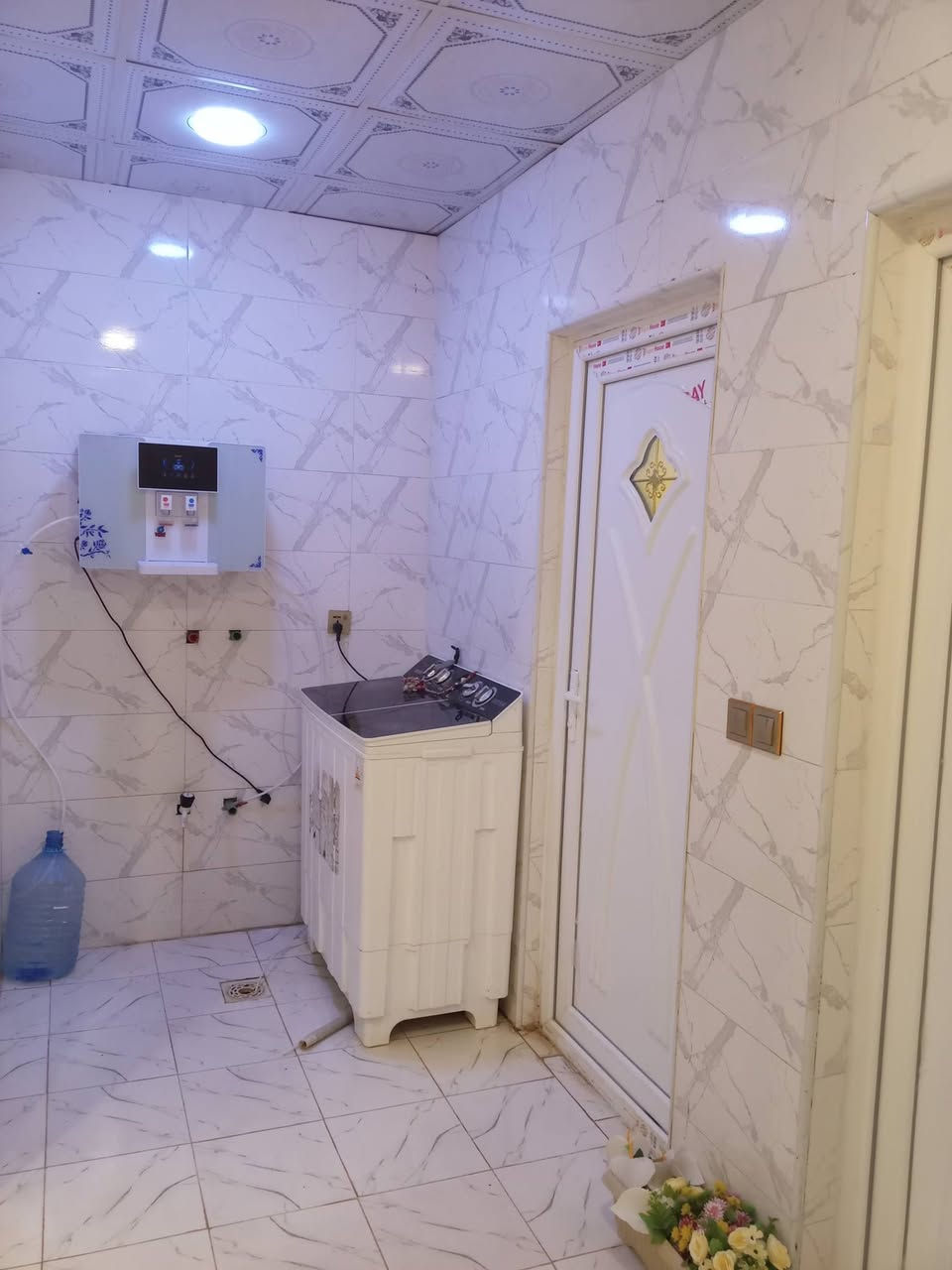 السلام عليكم يوجد لدينا بيت زراعي مشمول بالطابو قرار 320 البيت شاده للدوله ميزانيه و مساحته البناء 250 الحديقه 300 الكراج 100 والسعر تعال على الخاص رقم التلفون *********** البيت طريق يا علي عمود 151
