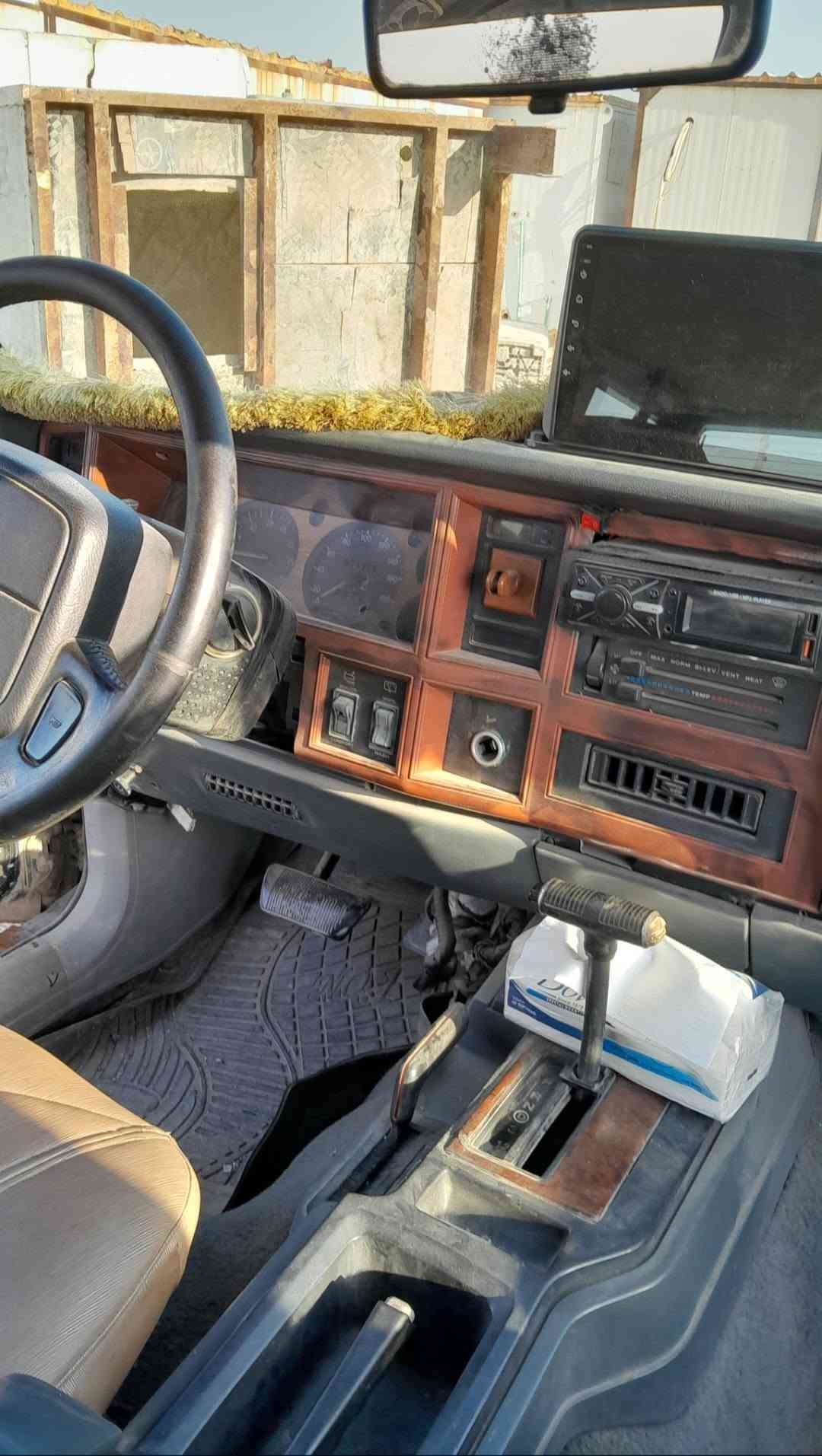 السلام عليكم للبيع جيب شيروكي موديل 1990 رقمها ديالى الجديد بأسمي تحويل شوكت مايعجبك وسنويتها للـ27 محرك وگير ونجي 6 سلندر تخم تاير دبدوب جواها شاشة ومكينه خير من الله صرف ماكو وعظمتها حلوه كهربائيات شغالة وحداديه 75% عوزها تبريد وصبغ وجناي الجيب مال الصيد يعرف قيمتها مكان السيارة بغداد /الزعفرانية السعر 40 وبي مجال بسيط للشراي ورجاءا لاتعامل اذا مو شراي / هذا الرقم واتساب فقط متواجد ***********
