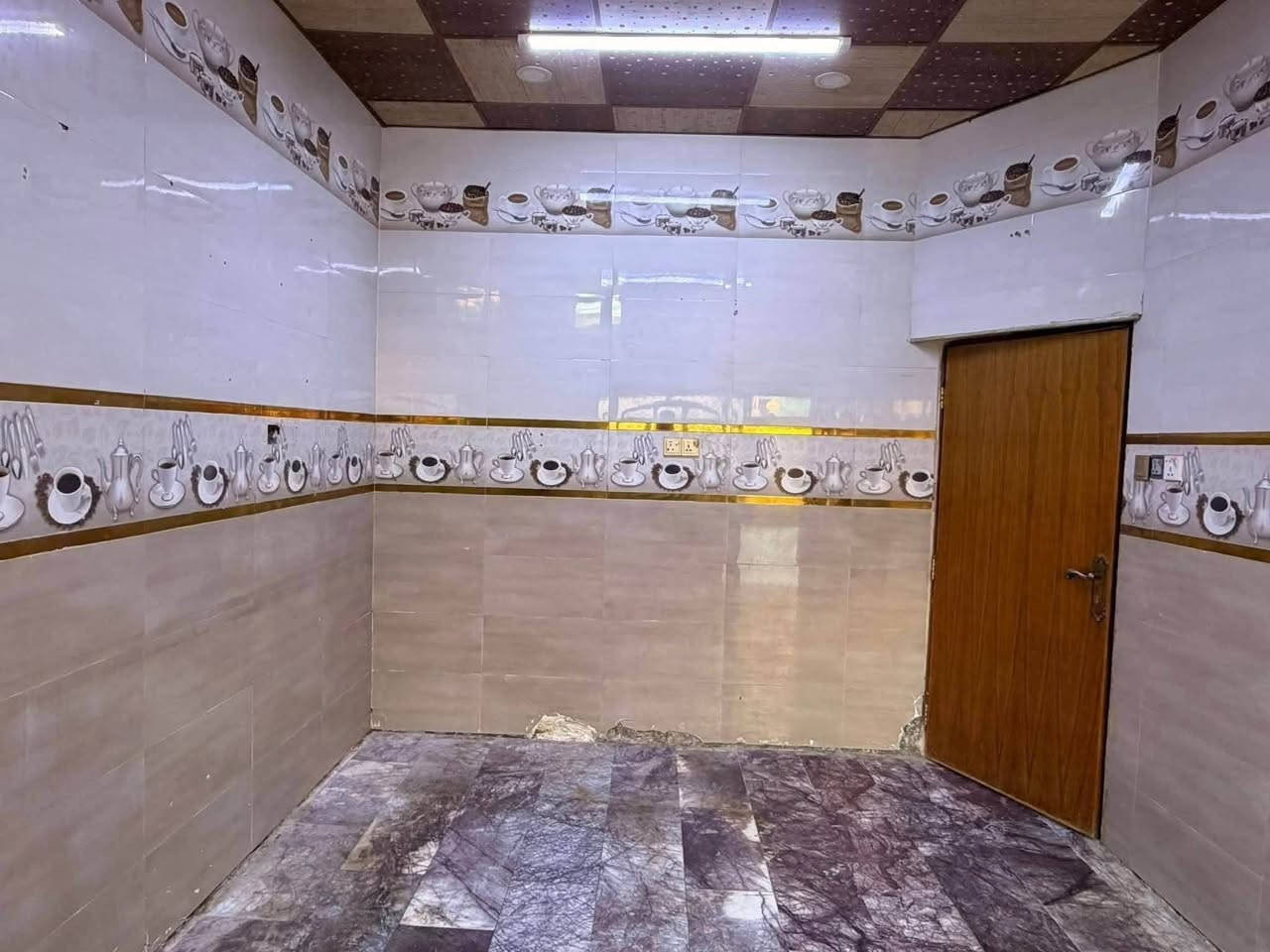 دار للبيع
حله شارع ٨٠ كربلاء حي القضاة 
يبعد عن الشارع العام ٧٥ متر
بناء حديث 
خدمات كامله مجاري تبليط 
المساحه ١٥٠ متر
المحتويات ٤ غرف نوم + صاله ومطبخ وصحيات داخليه وخارجيه ومنور ممر 
واستقبال ارضيه مرمر سيراميك هزاره نص الحايط كهرباىيات حديثه 
للاستفسار الاتصال 
***********
