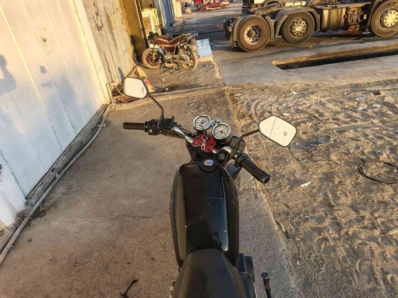 قمبورە • ٢٠٠١ • للبيع