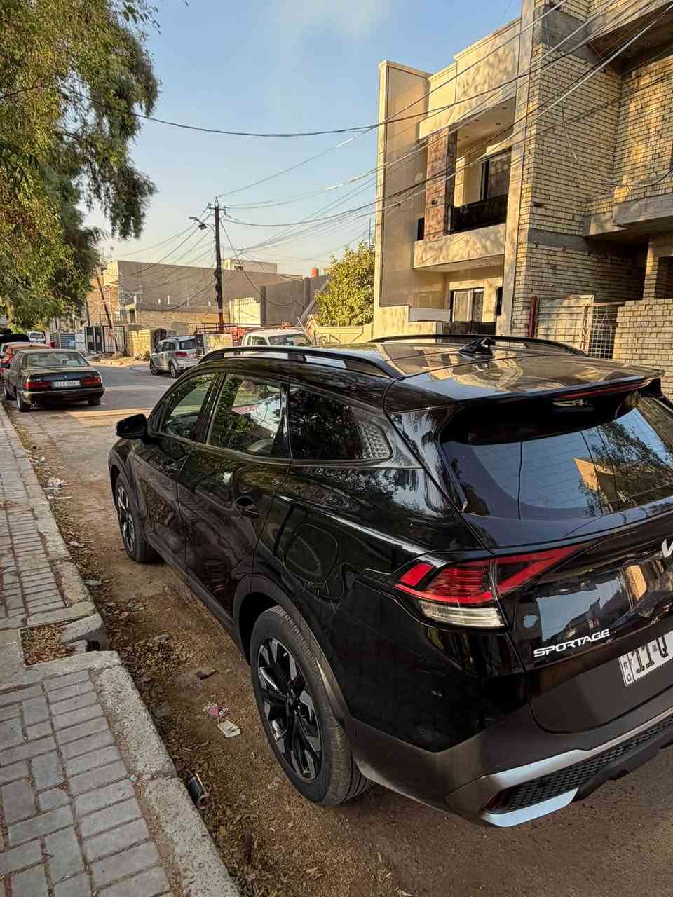 Kia Sportage X-Line 2023
• المحرك: 2.5 لتر بنزين، 4 سلندر
 • الكير: أوتوماتيك 8 سرعات
 • الدفع: AWD دفع رباعي مع Center Lock
 • عدد المقاعد: 5
 • أنظمة القيادة: Normal / Sport / Smart / Snow
 • فتحة سقف بانوراما
 • جنطه كهربائية
 • مقاعد أمامية جلد/ تدفئه مقاعد 
 • تشغيل عن بُعد Remote Start
 • دخول وتشغيل ذكي
 • تكييف أوتوماتيك
 • شاشة وسطية 12.3 إنچ 
             داخل زيتوني 
 • عداد 68500mi
 • Apple CarPlay / Android Auto
 • شحن لاسلكي للموبايل
 • كاميرا خلفية + حساسات خلفية
     : الحادث جاملغ خلفي صبغ ول بونيد صبغ 
او اجه بيهه من امريكا كلير الجاملغ الأمامي جهه السايق  
  وباب السايق بدلته نفس اللون 
السياره بدون ايرباك 

السعر : 17000$ وبيهه مجال 
السياره بسعر النترا 
***********
مكان السياره بغداد الدوره
