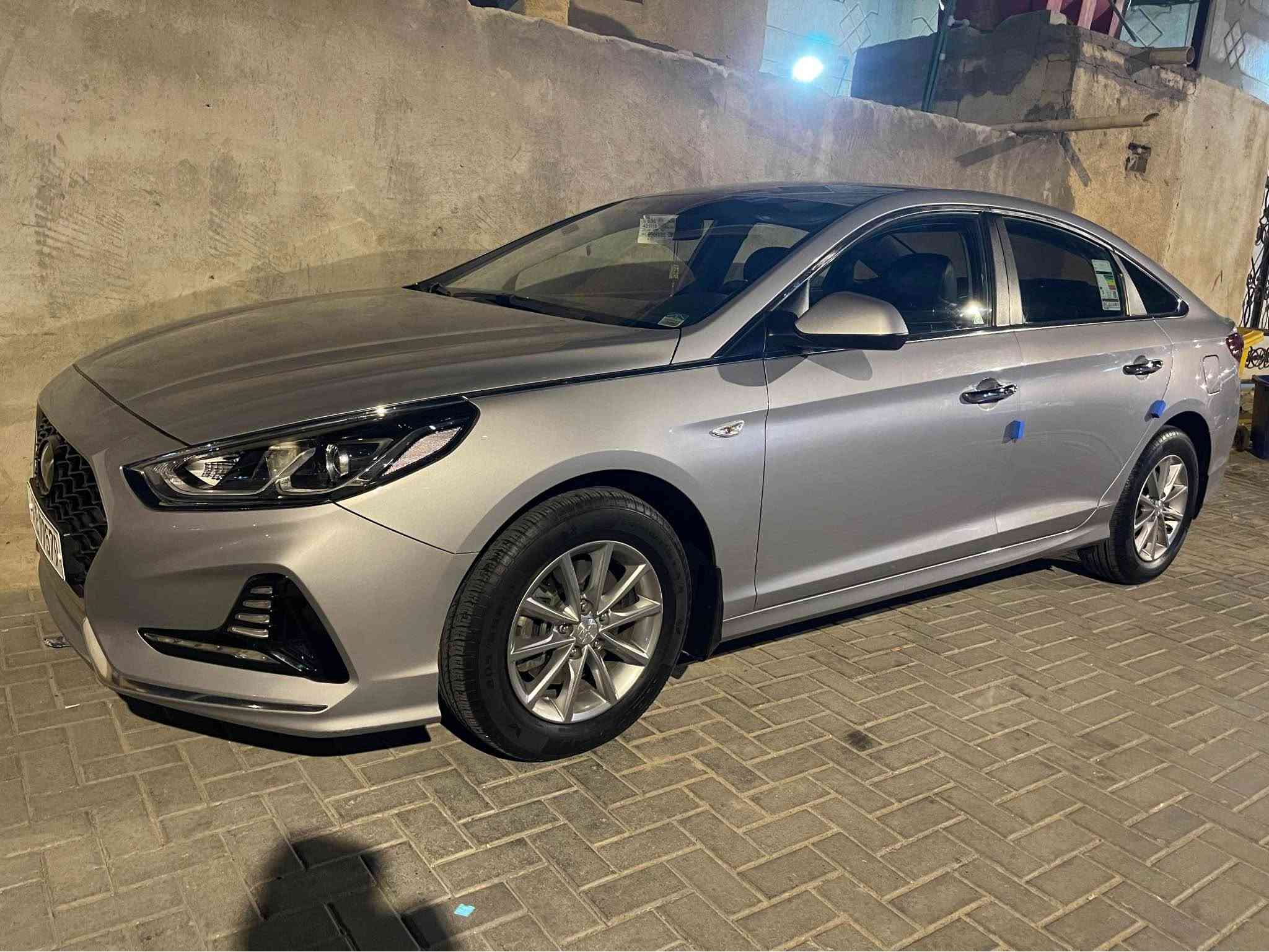 هونداي سوناتا كوري رقم بصره موديل 2023 كفاله عامه 
سيارة جديده كلش و كفاله 
موصفات كوري معروفه 
مكينه 2000 بانزين فقط
سعر 177 $
*********** البصرة, العراق
