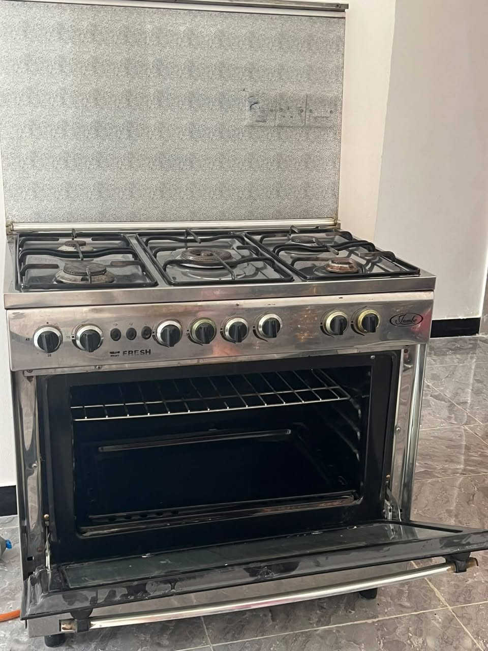 طباخ للبيع درجه اولى المصري ***********
