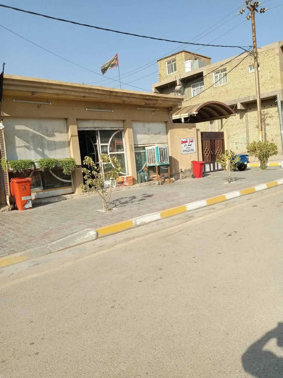 سلام عليكم دار للبيع مساحه 280 ركن مع ثلاث محلات مشغولات مقابل رسول البنجرجي يحتوي على 2غرف نوم وهول ومطبخ واستقبال ومجموعة صحيات الاستفسار الاتصال على رقم ***********
***********
