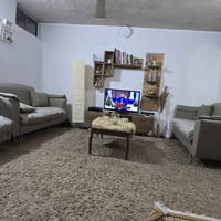 غرفة ضيوف • طاولة طعام • طاولات متداخلة