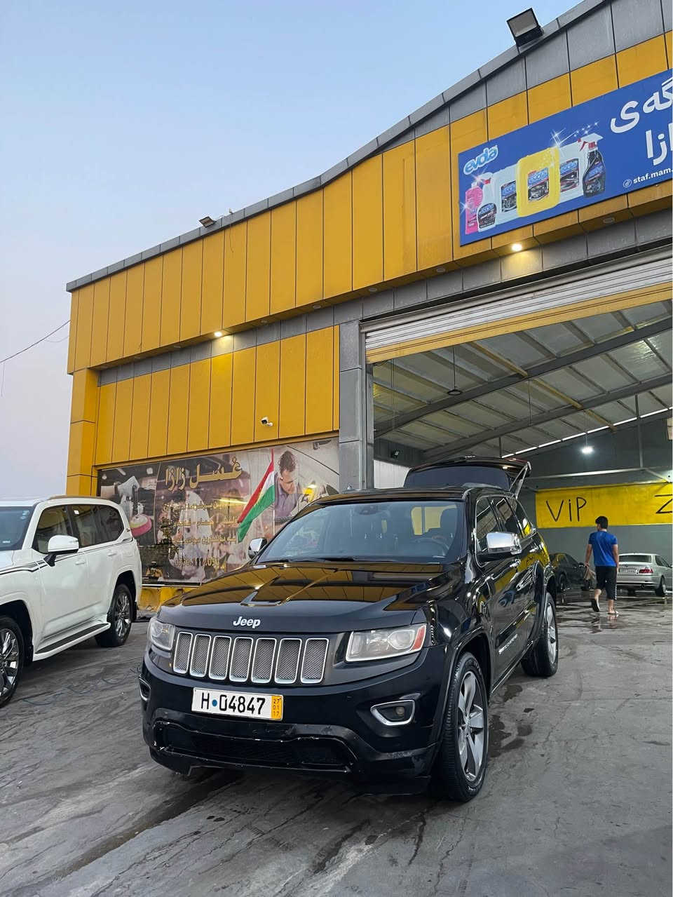 بۆ فرۆشتن: Jeep Grand Cherokee Limited (فول فول مواسەفات) 🚗

1پارجەی سبوخە لەگەر سەقفی تۆزیک سبوخی هەستاوە

تایبەتمەندی و مواسەفاتەکان:

 جۆری ئۆتۆمبێل: جیپ گڕاند چیرۆکی

 پۆل: لیمیپد (Limited) - فول فول مواسەفات

 ڕەنگ: ڕەشی بەقەدەر

 مۆدێل: [2014]

مواسەفاتی ناوەوە و دەرەوە:

 کشن جڵد و سۆپای کشن (گەرمکەرەوە و ساردکەرەوە) + یادگەی کشن

 شاشە گەورە، کامێرای دواوە و سیستەمی ناڤیگەیشن

 حاسەی پێشەوە و دواوە 

 بەسمە، شەغالی دوور و سندوق کارەبایی (دەرگای دواوە کارەبایی)

 سیستەمی چوار وێڵ (4x4) و جۆرەکانی لێخوڕین (تەقەن، بەرد، بەفر)

 ویل کەپی گەورەی لیمیپد و تایەی بەهێز

 سوکان گەرمکەرەوە + سوکان کارەبایی

دۆخی ئۆتۆمبێل:

 بێ کێشە، گێڕ و مەکینە و تەقە و ڕەقەی بە شەرت

 زۆر خاوێنە و ڕاگرتنی بەپێی پێویست بووە

تێبینی و نرخ:120معامەلە

گۆڕینەوەش دەکەم بە سیارەی ڕەقەم

ژمارەی مۆبایل (***********) أربيل, العراق
