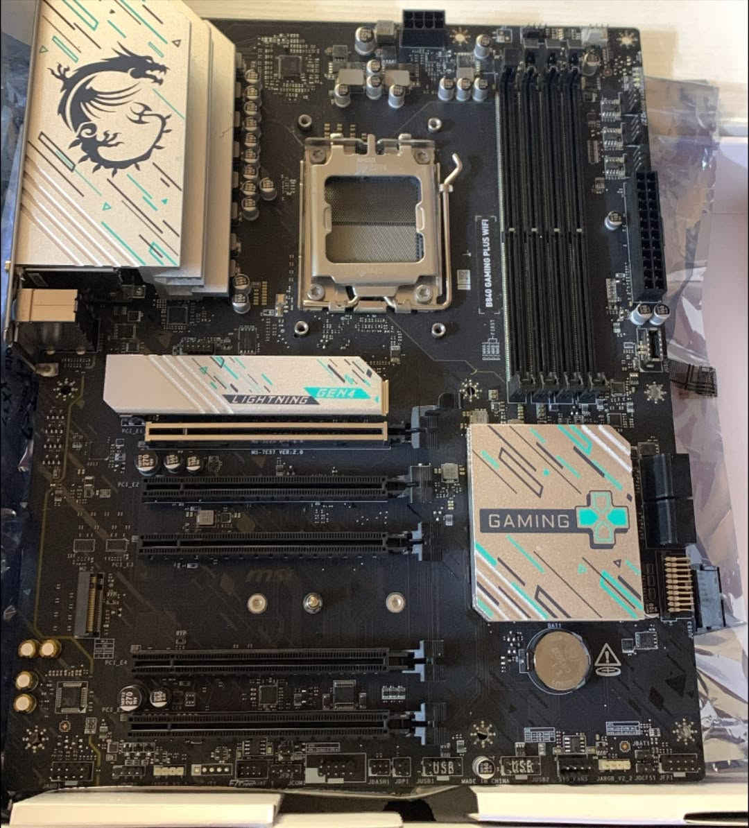قطّع pc للبيع

Motherboard B840 GAMING PLUS WI-FI 
شغالة بس منفذ USB انشلع ويتركب ويشتغل طبيعي بدون اي مشاكل السعر 160 ألف 

وحدة تبريد Cooler Master MasterBox 600 Mid Tower 4 Fan - أسود
السعر 75الف

الرقم  ***********
