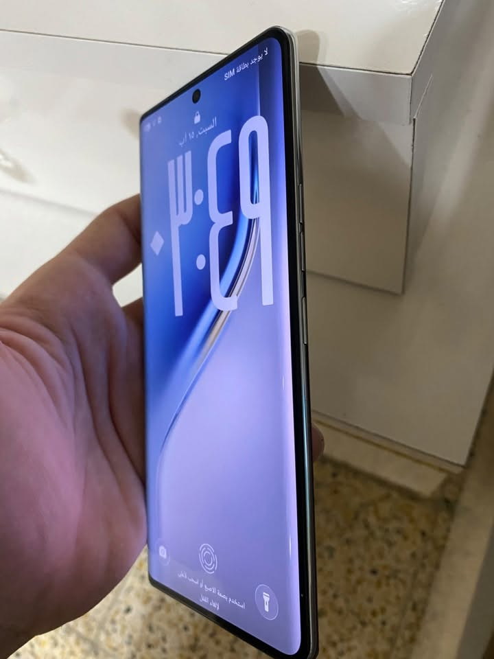 تكنو كامون 40 برو 5G
غني عن تعريف جديد شرط 
ذاكره 256 دبل سيم 
رام 16 تلفون نضيف كارتونو شاحنتو كامله 
سعر 340 وبي مجال بسيط شراي واتساب 
***********
