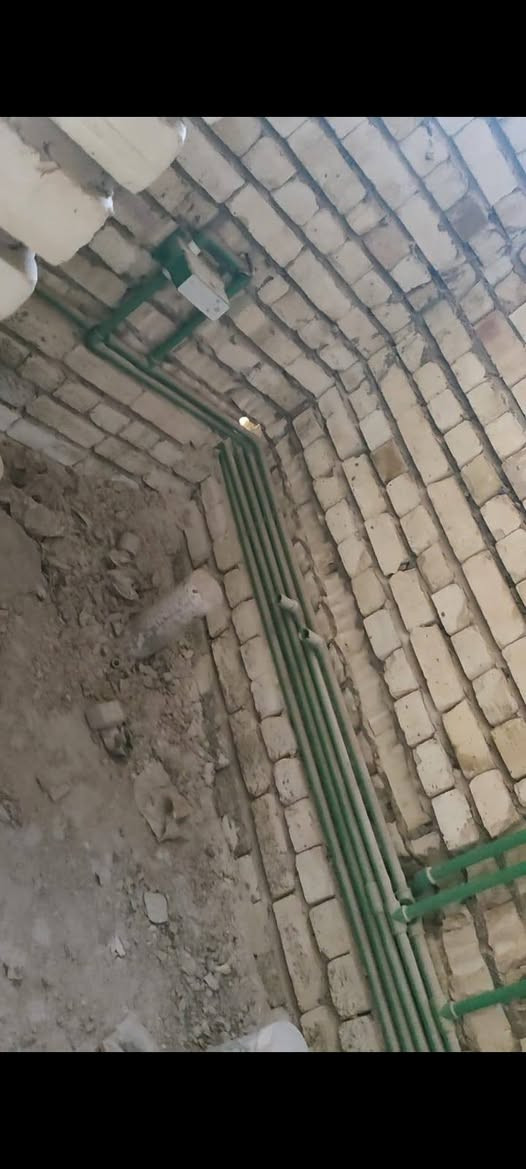 السلام عليكم بيت هيكل بالزعفرانيه الزراعي سعيده خلف جامع الكيلاني 150 متر مبني طابق ونص باقي له ارضيه وجدران لبخ مي ومجاري وكهرباء مؤسس للبيع والاستفسار اتصل على هذا الرقم سعره 75 مليون وبي مجال  سنه 25  (***********) (***********)
