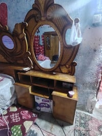 مستعجل • غرفة نوم • أثاث