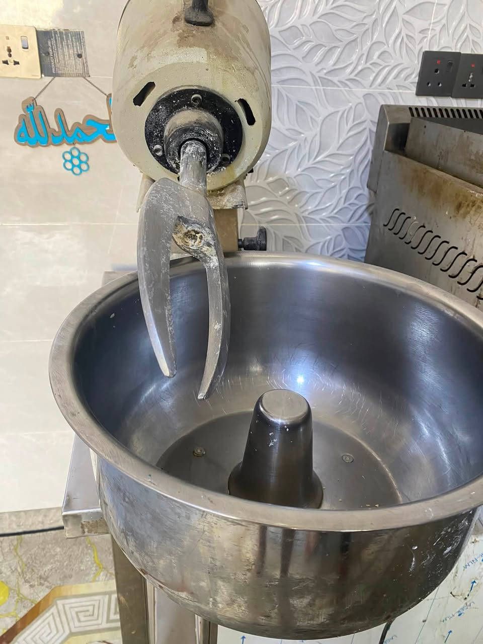 السلام عليكم عجانه سوريه 12kg
كريل سلستيل 
وميز سل ستيل 1.50m * 70
مكاني بغداد مستعجل ***********
