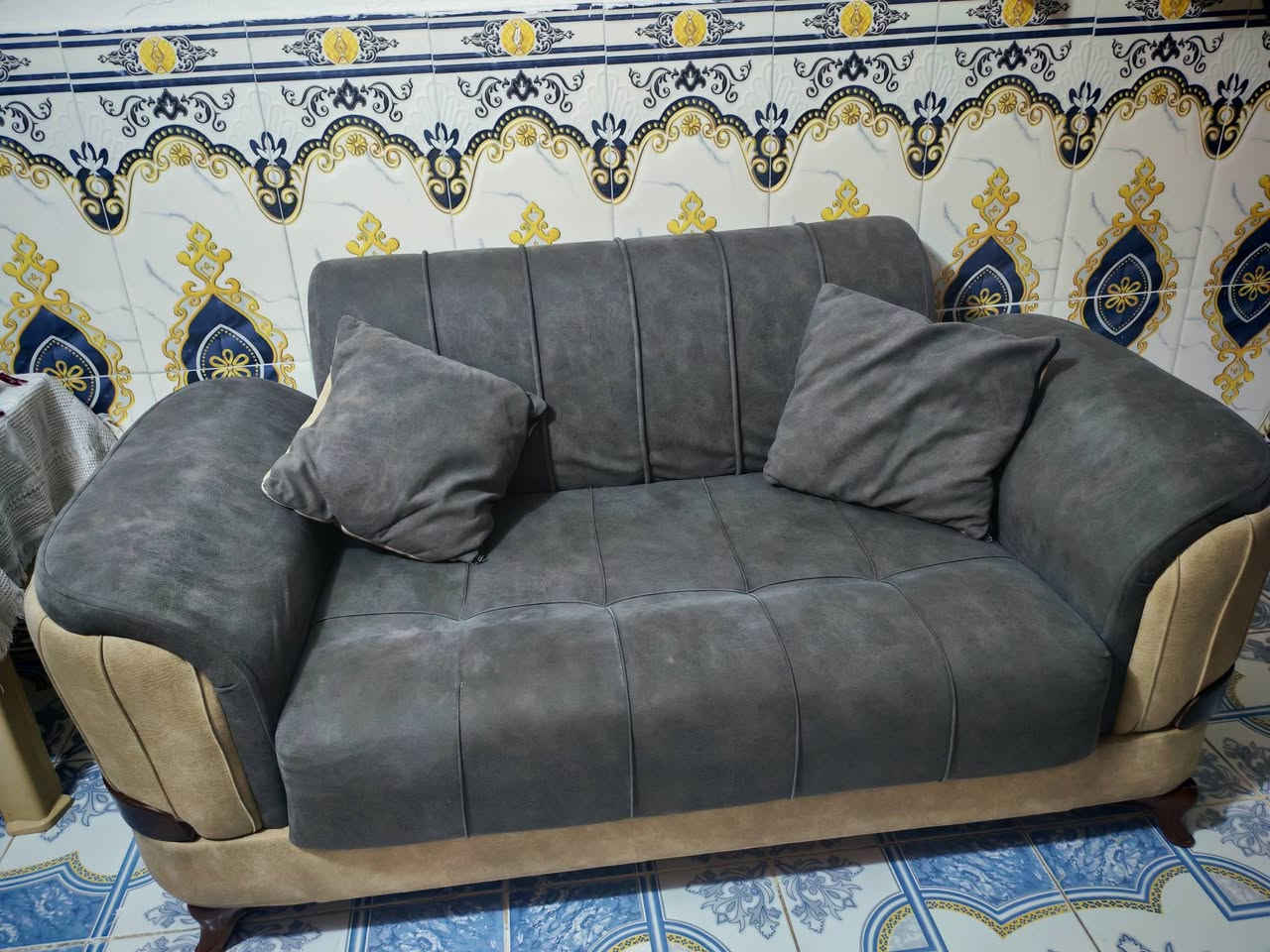 ميز بلازمه نضيف معا تخم للبيع تكمه عشر مقاعد مكلف بنشر أي استفسار اتصل برقم الذكور(***********)
