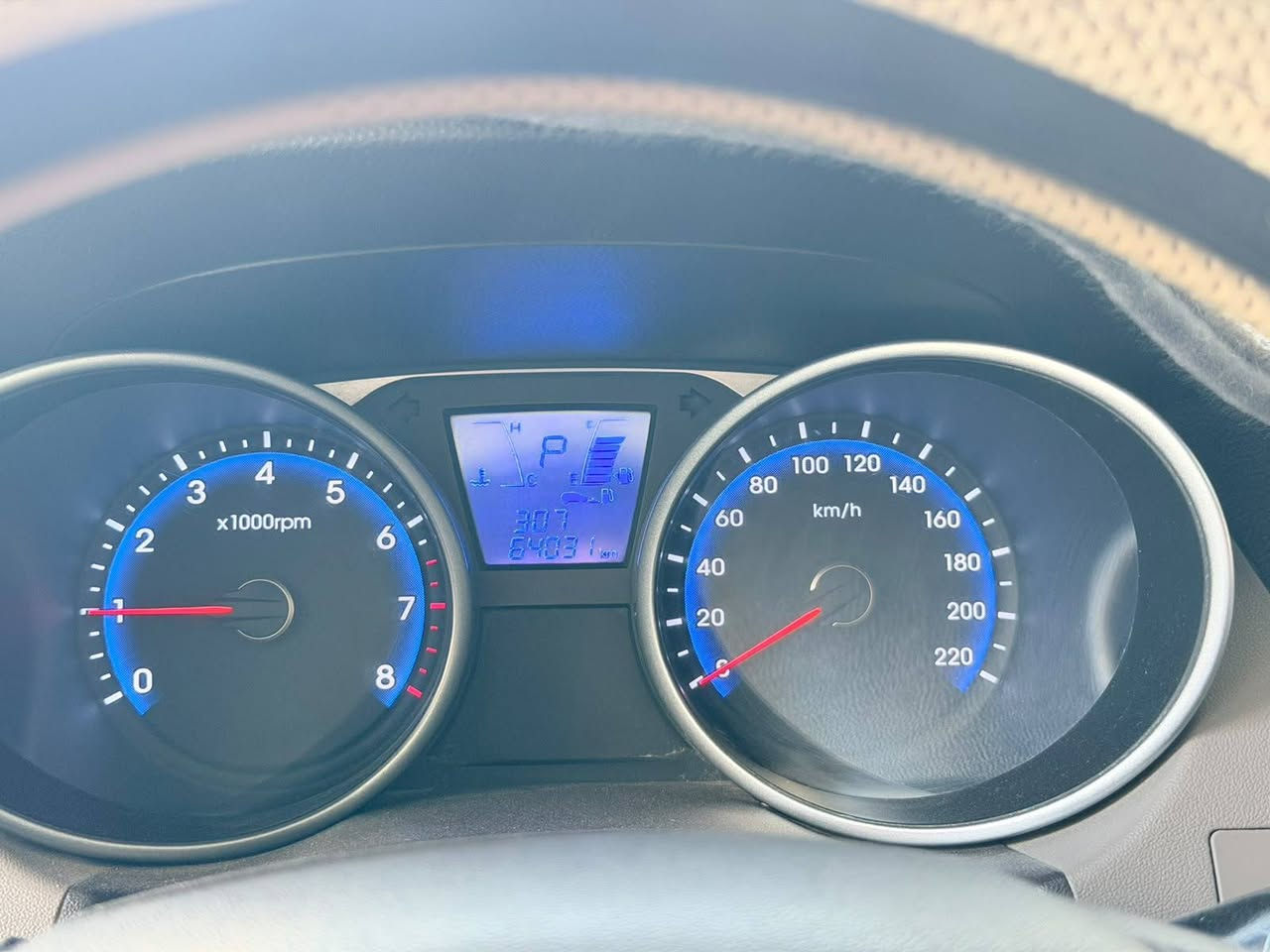 السلام عليكم
توسان 2015 خليجي مكينه 2000 دوش ع شركه فول مواصفات  كفاله عااااامه حته من الشخط والرصعه ماشيه ٦٤ الف حقيقي وشرط الفحص سيارة جديده وجاهزه مجهزه مابيها نقص برغي سعر 158 مكاني بغداد اليوسفيه اي استفسار 
***********
