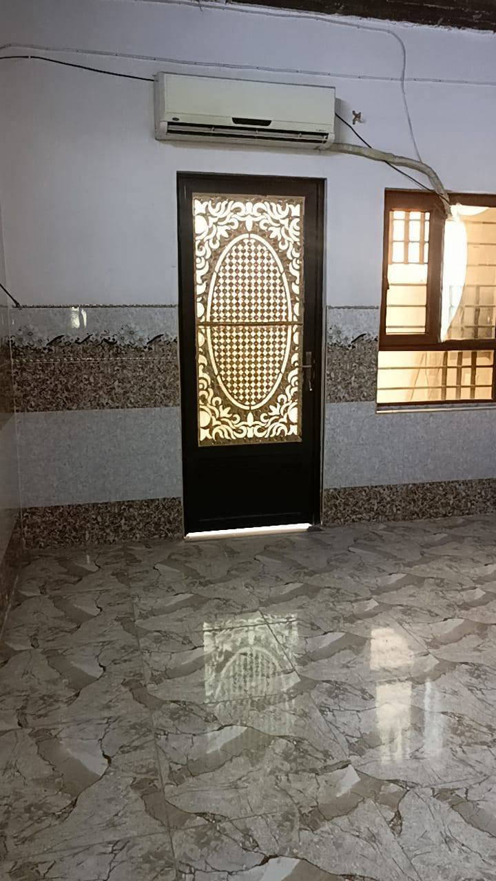 دار للايجار حمورابي بالقرب من جامع الحسن
مساحة الدار 120متر طابقين
 5 غرف نوم هول2  حمام2 مطبخ استقبال 
للاستفسار الاتصال على الرقم 
***********
