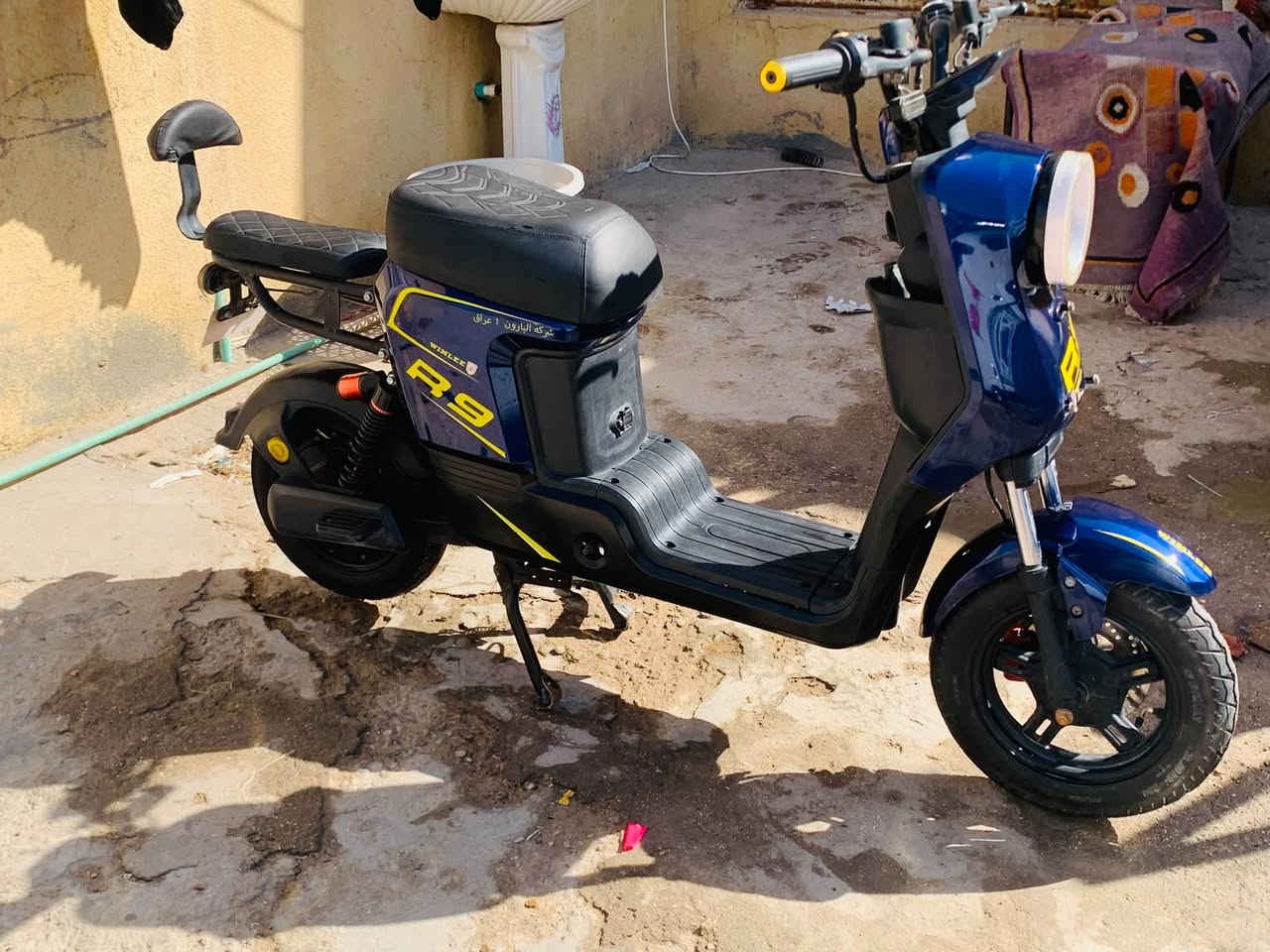 دراجه شحن R9 حلوه نضيفه وكلشي شغال بيها بطاريات حلوه نضيفات بعدهن جدد الاصليات الولي سعر مناسب 370 الف مكاني بصره شط العرب الجزيره
