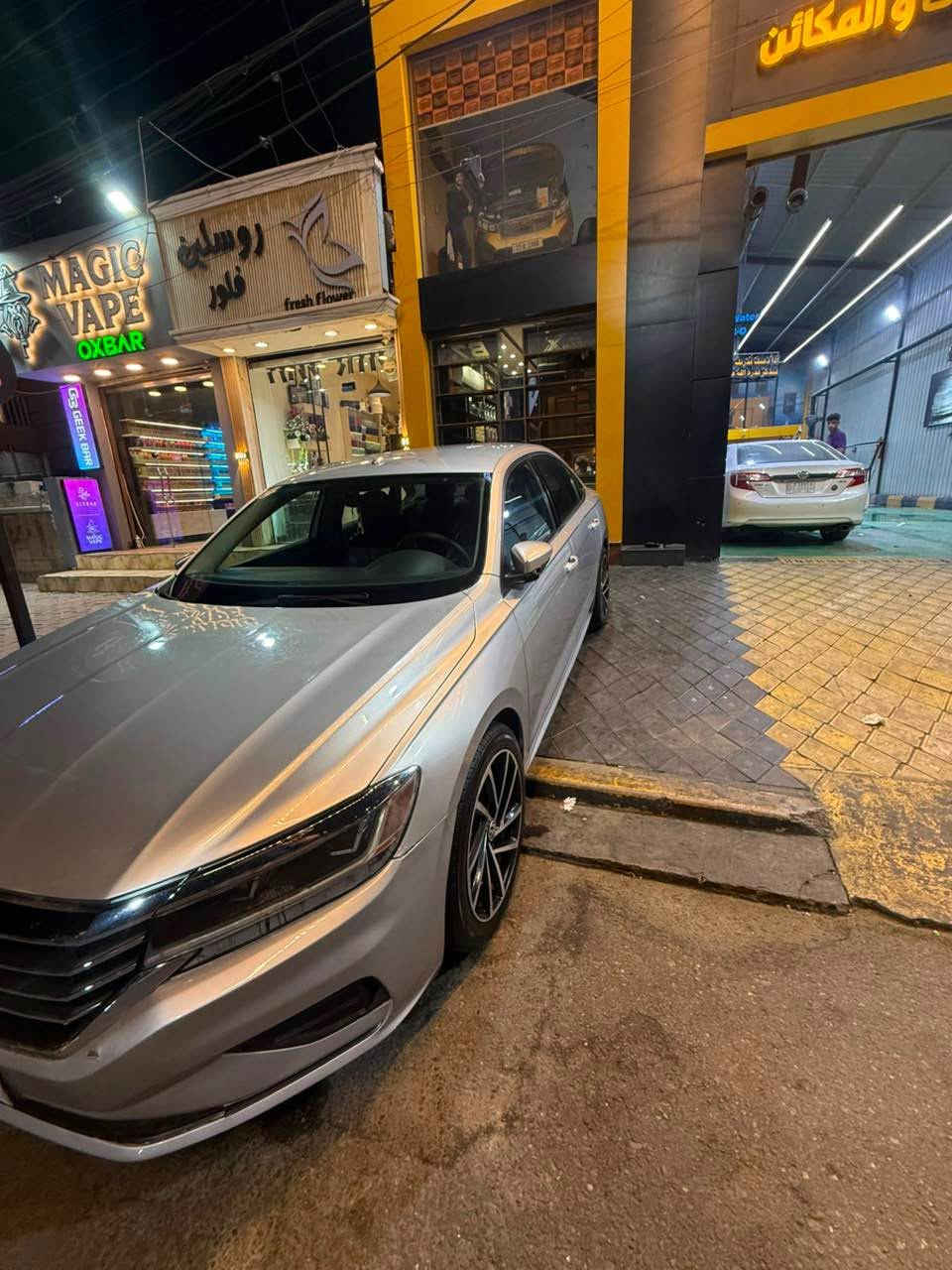 باسات تكسي مطار قطري للبيع 
ماشية ٢٨٥ الف كيلو
مصبوغ حزام بيها معجون اقل من شبر فقط بالجاملغ الايسر الخلفي وبالدوسة مال باب السكن 
المحرك ادامة كاملة تبريد ثلج كير جديد مال حاوية تخم تايرات السيارة كله محسن اديرلها 
السعر 133 مجال بسيط
مكانها بغداد
*********** بغداد, العراق
