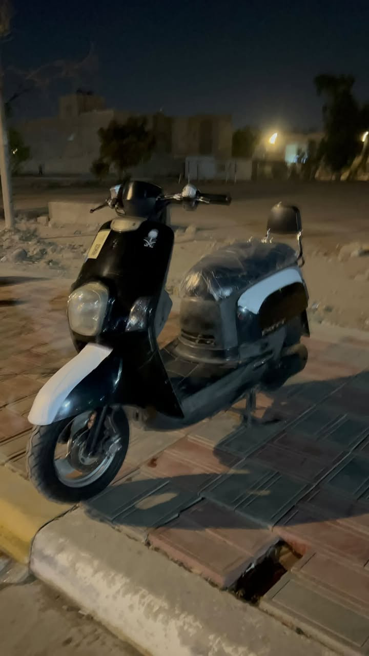 سلام عليكم بوليس 2008 الدراجة ما مفتوحه كفرات بلادي الدراجة تخبل بل معدل فول تشغل وتطلع مكفوله 
مكاني كربلاء حي الموضفين 
سعرها 950 وبيها مجال حك الجية 
***********

نص مكتوب في الصور:
- ٤:١٧
- منشور علي