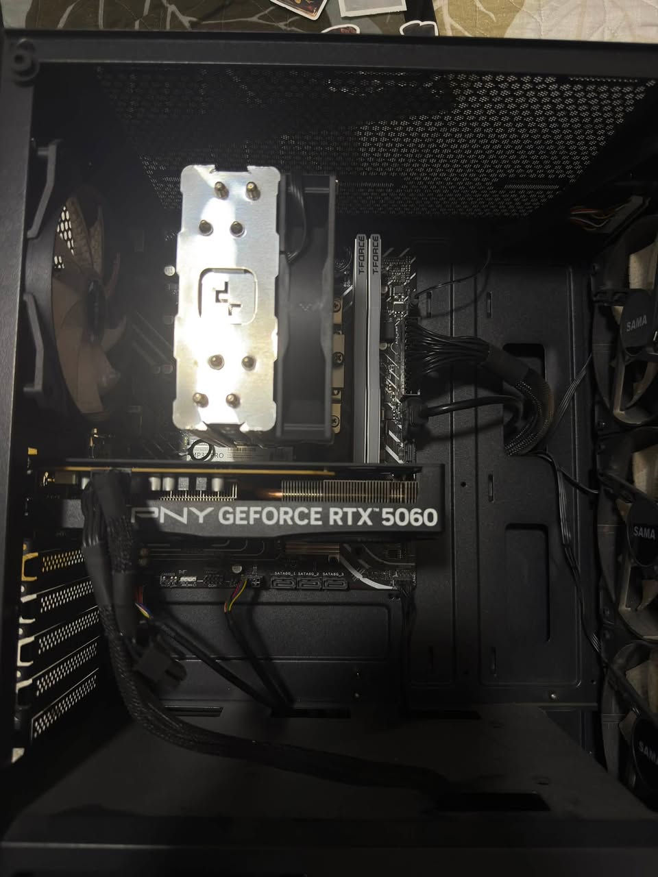 Gaming ￼ pc 
RTX 5060 8GVR PNY
 i5 12f 
16GDDR 4 
1t m.2
Power supply￼  650 w
ماوس هايبراكس  وكيبورد وسماعة هايبراكس كلاود٢ 
UPS2000 
السعر 1,850,000 الف 
كاملة هية وغراضها والكراتين مال قطع 
واتس اب ***********
