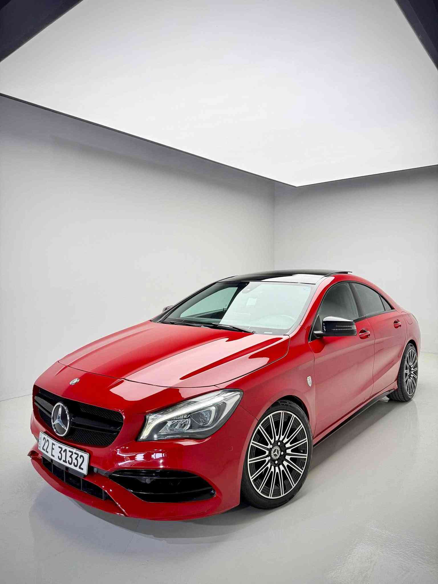 ‏Mercedes benz CLA250 2018
مواصفات (فتحة سقف بانوراما -و حساسات ٣٦٠ درجة-شاشة-كاميرة-خلفية - ابواب و تشغيل بصمة)
ماشية 88,000 ميل فقط
ضرر السيارة واحد قطع و نص صبغ 
بدون دواخل ارباك بشرط سليمه
السيارة كلش حلوة و نظيفة 
مكفولة من كير و محرك وكهربائيات
سعر:- (139$) 💰ورقة 
مكان:-🛣️اربيل
رقم :-📞(***********) أربيل, العراق
