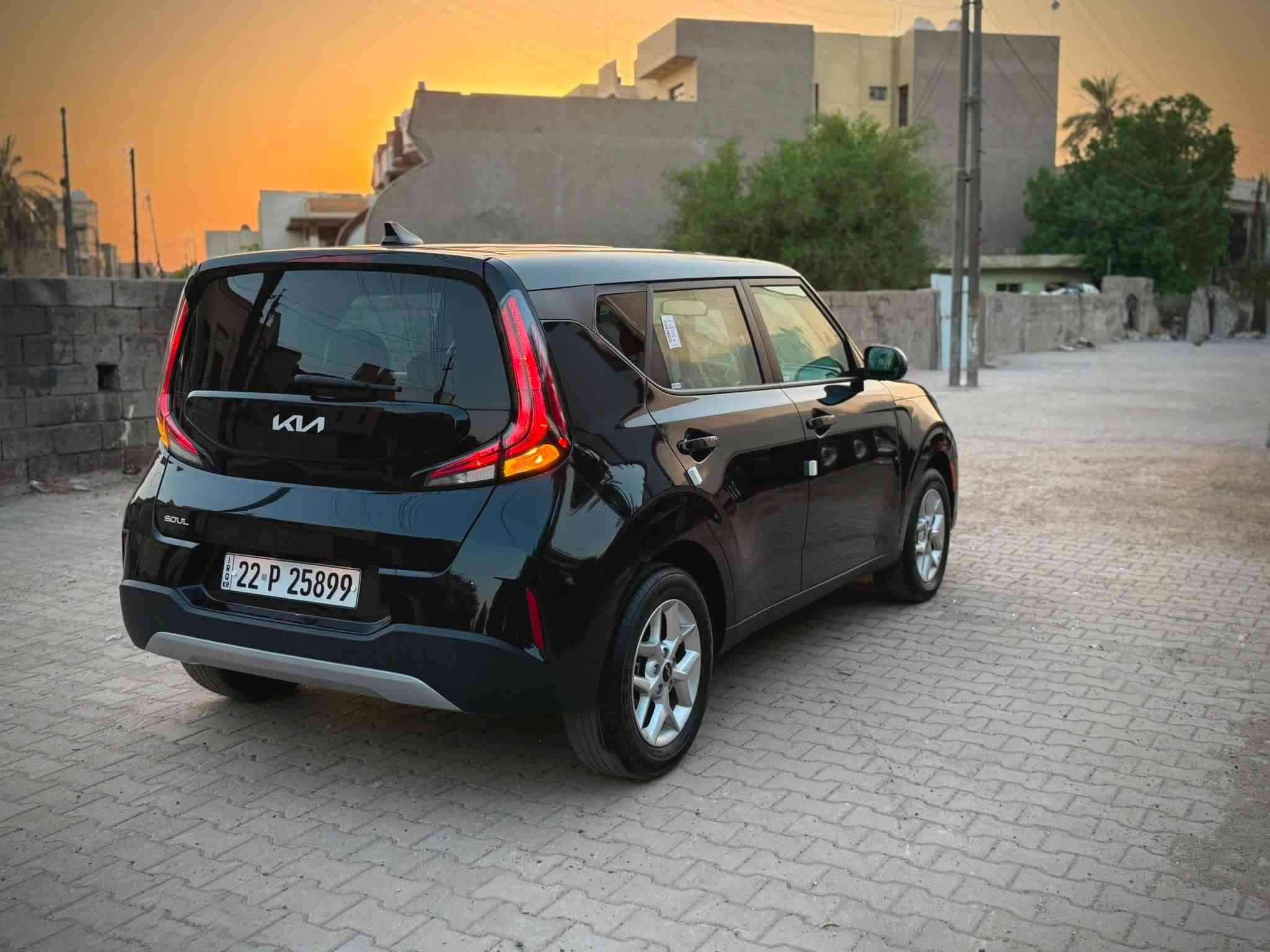 سول للبيع ‭ ‬ ‭***********‬
كيا صول 2024  S الشكل الجديد وارد امريكي 
ضرر جداً بسيط جاملغ  فقط بدون دواخل 
( يعني قطعه وحده ☝️باقي السياره ليبل واحد)
( لغد شاصي بدنه برايكت راديترات تبريد كله بلادي 🥰) 
فقط هذا الحادث باقي السياره مكفوله 

 🔥ابيع على الفحص وين يعجبك افحص👍🔥

السياره دخول جديد ورقم اربيل جديد على ايدي سنويه لحد 2031 تريد وكاله او تحويل موجود 

محرك 2000 Doch دوش المرغوب 
كامره خلفيه
شاشة لمس تدعم نظام Android Auto + 📲Wi_Fi/ Gps /  /CarPlay
رادارات جانبيه تحديد النقطه العمياء ⚠️
رادار خلفي تنبيه عند الرجوع‼️
رادار امامي ❗️❌
اوتو بريك /توقف ذاتي عند الاقتراب ⛔️
‏‎فول تحكم ستيرن
كروز مثبت سرعه 
دشبول العداد الكتروني 📟
وضعيات قيادة-Sport-Normal
‏‎ نظام ABS/مانع انزلاق
شاشه ظبط بل دشبول 
منافذ Usp / 12v
‏‎ حساس اطارات
‏‎ویل کب  کروم 🛞
السياره جاهزه وجديده جداً بدون نواقص 
للبيع رايدها 148 وشكراً 
‏ ‭***********‬ ‭ ‬
