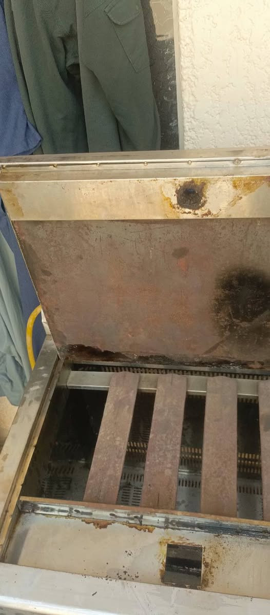 شوايه همبرجر كريب اصليه السعر 500 وبيها مجال مثرامه حجم 32 نظيفه سعرها 160 المكان الشعله ***********

