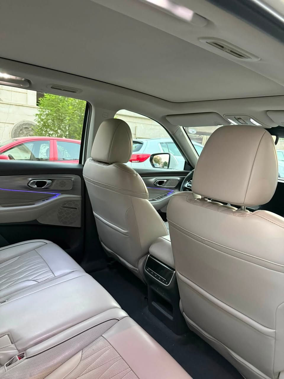 🚘 للبيع – GAC GS8 GT موديل 2023

📍 الموقع: بغداد - الكاظمية 

* اللون: أبيض
* الفئة: GT
* الدفع: 2WD
* المحرك: 2.0 تيربو
* ناقل الحركة: أوتوماتيك
* الممشى: 95000 كم
* داخل الضمان
* رقم اربيل 
* مكفولة

سيارة استخدام شخصي، بحالة ممتازة جدًا، جميع الصيانات الدورية مُنجزة في مواعيدها،جاهزة للاستخدام مباشرة.

أبرز المواصفات:
✅ شاشة معلومات وترفيه كبيرة
✅ كاميرات 360°
✅ فتحة بانوراما
✅ مقاعد جلد كهربائية
✅ حساسات أمامية وخلفية
✅ تشغيل بصمة ودخول ذكي
✅ أنظمة أمان ومساعدة قيادة متقدمة

💰 السعر المطلوب:  19,600$ دولار  

📩 ***********
