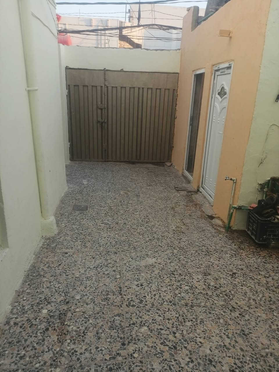 بيت البيع 
مزارع اليرموك 
مقابل قرية القدير 
بجيهة المطحنه 
بيه براني وخمس غرف 
وصاله 
ومطبخ 
بيت جاهز 
سعر 40
بيه مجال قليل 
***********

