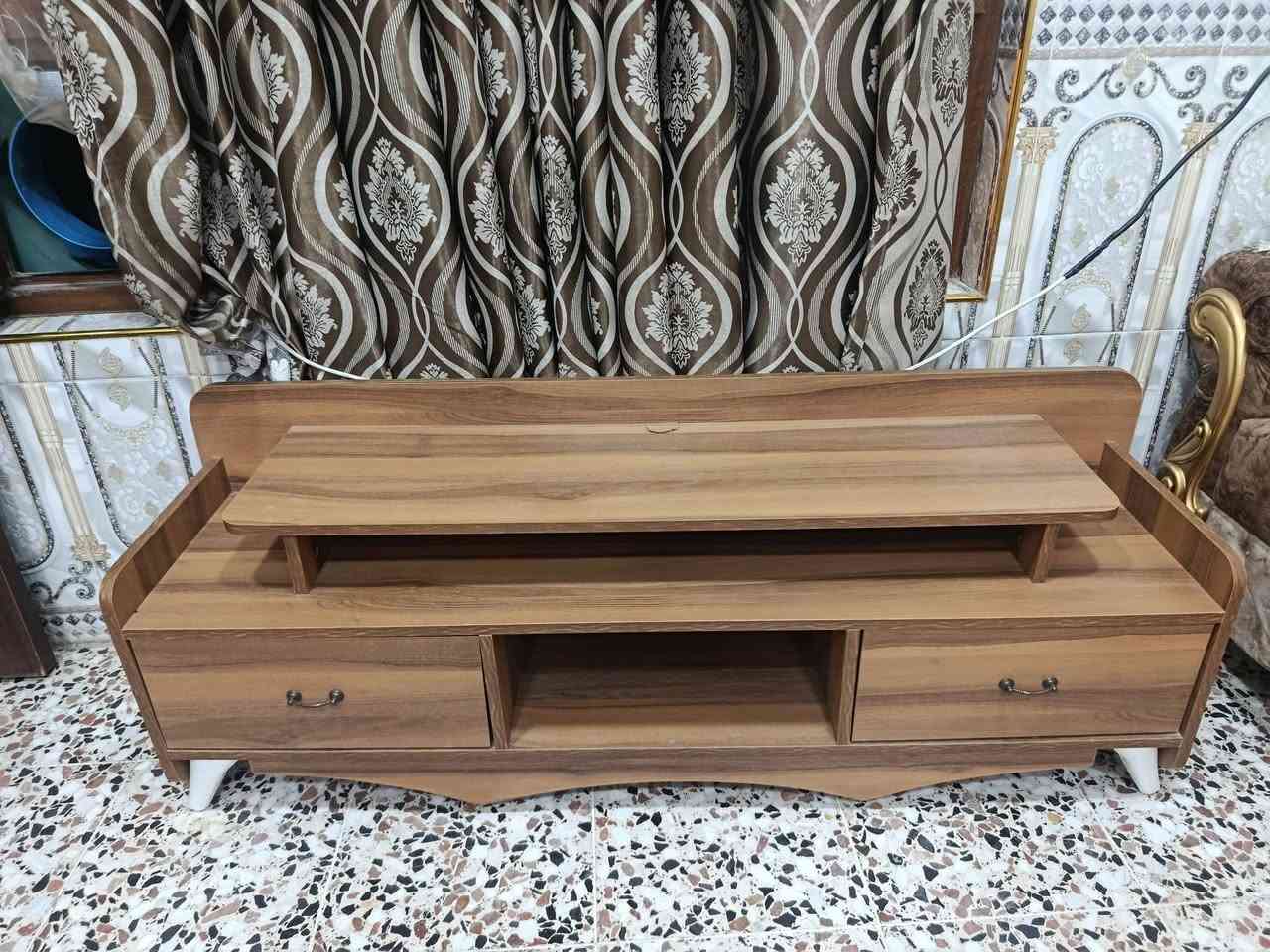 السلام عليكم  ميز بلازمه نضيف جديد كامل اي عيب مابيه
رقم الهاتف ***********
