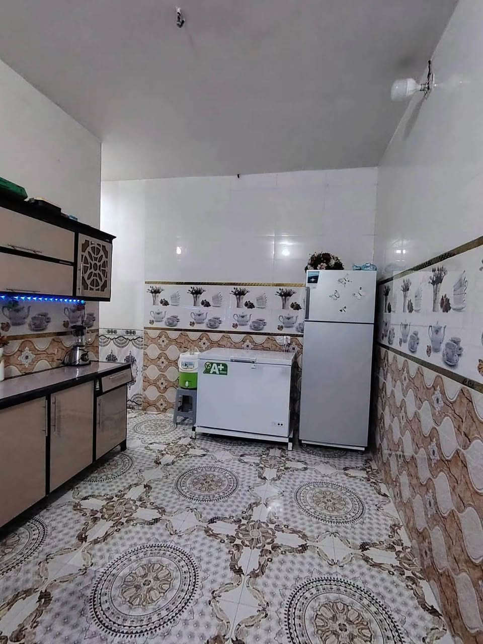 دار للبيع 
سعر جداا مناسب  مناسب مساحه 100 متر  موقع حي عسكري مقاطعه ٧٧ قرب  مدرسه الشهامه طابقين 
طابو صرف  سعر خاص او الانتصال ع الرقم ***********
