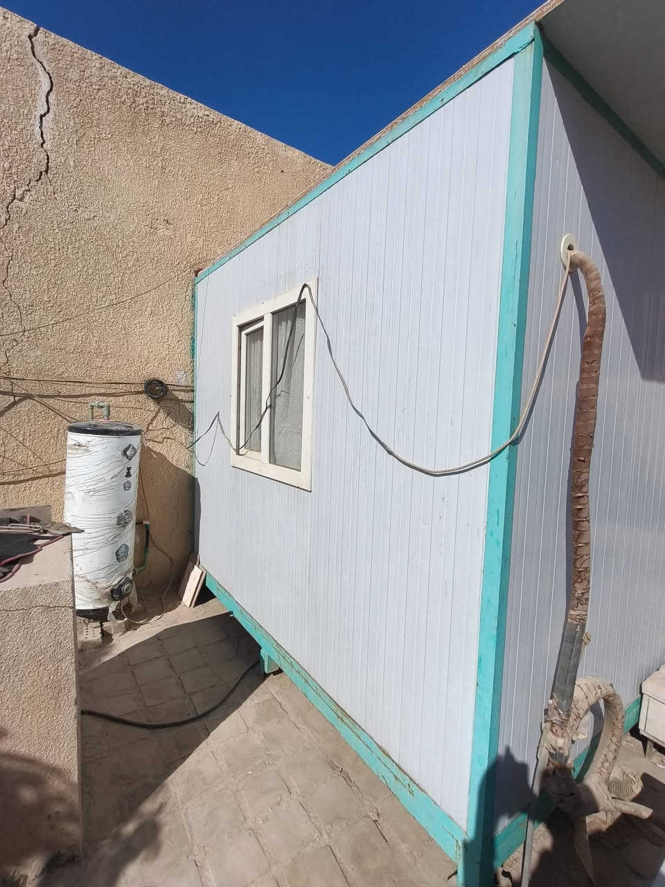 للبيع مستعجل 
كرفان 3×3 تسكام بابين وشباك ماسس كهرباء كامل اخو الجديد مرفوع عن الكاع رجلين 
رايده 900
***********
